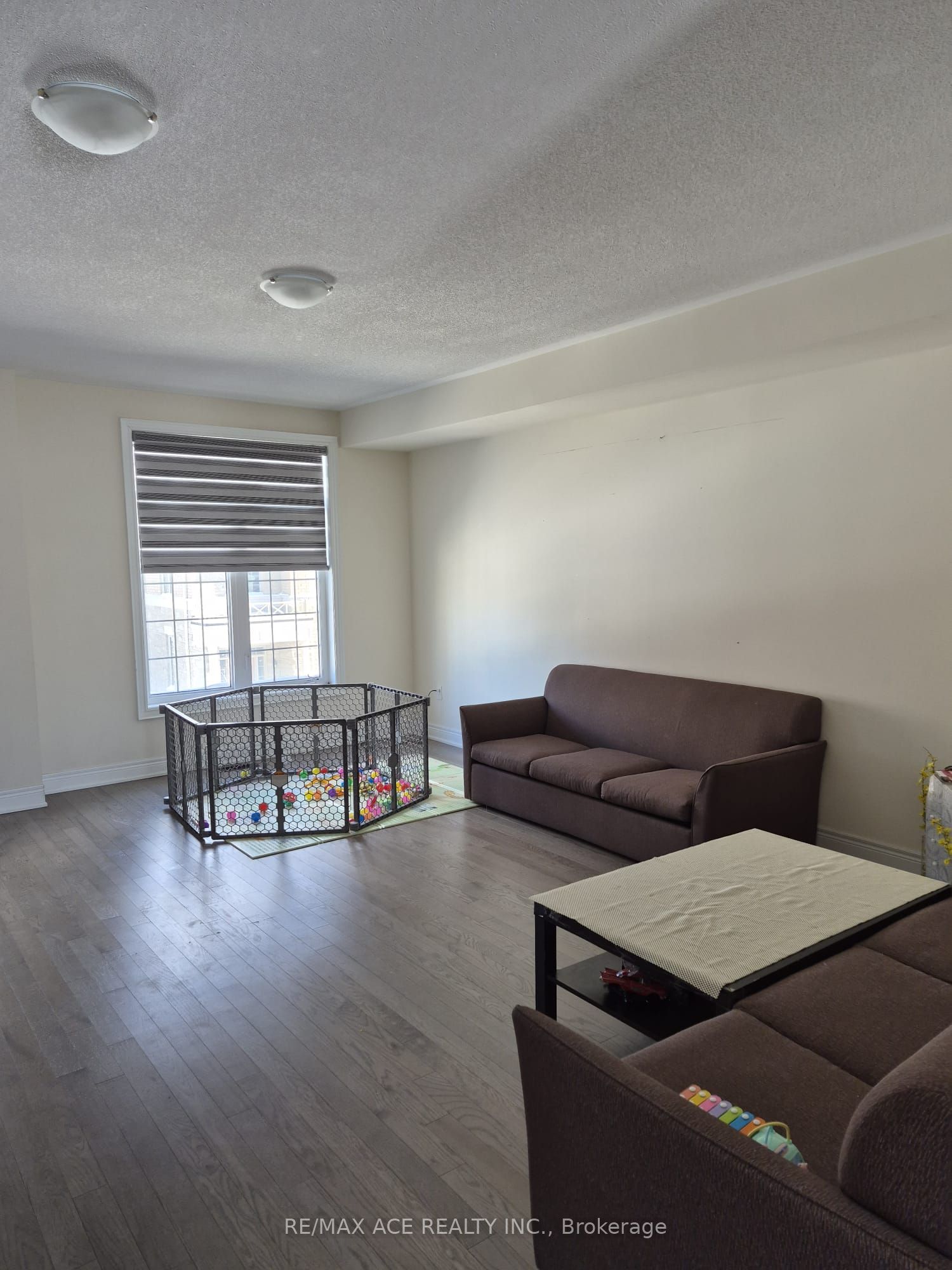 32 Andress Way Property Photo 3