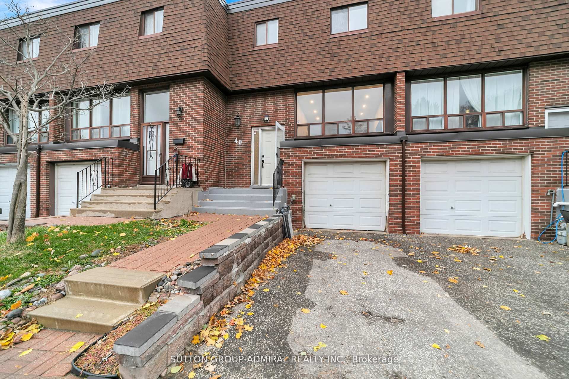 40 Stately Way Property Photo 2