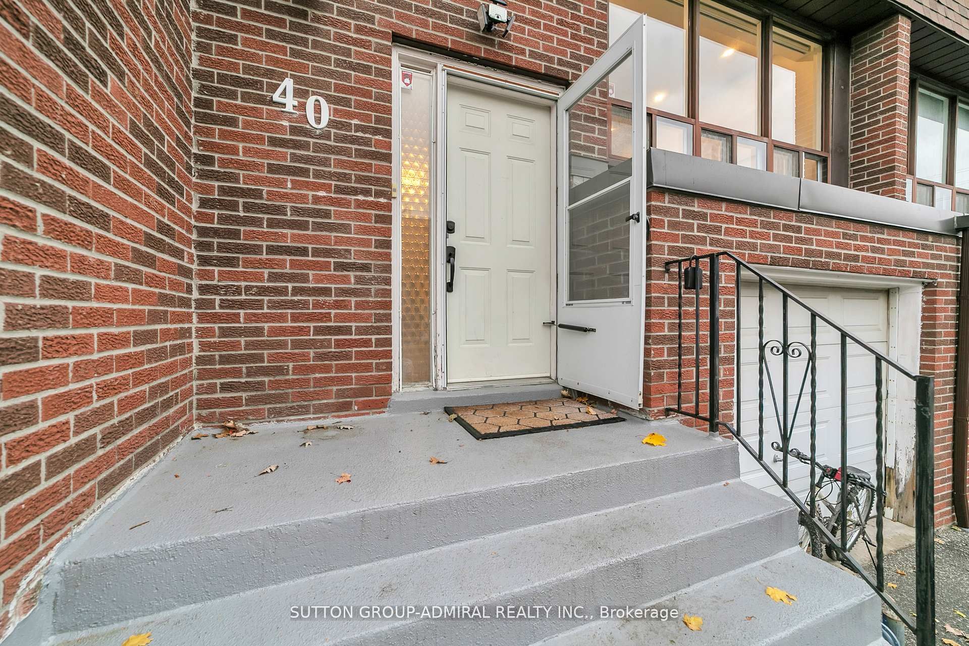 40 Stately Way Property Photo 3