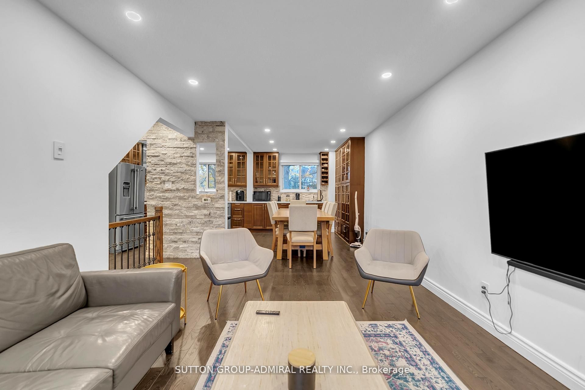 40 Stately Way Property Photo 5