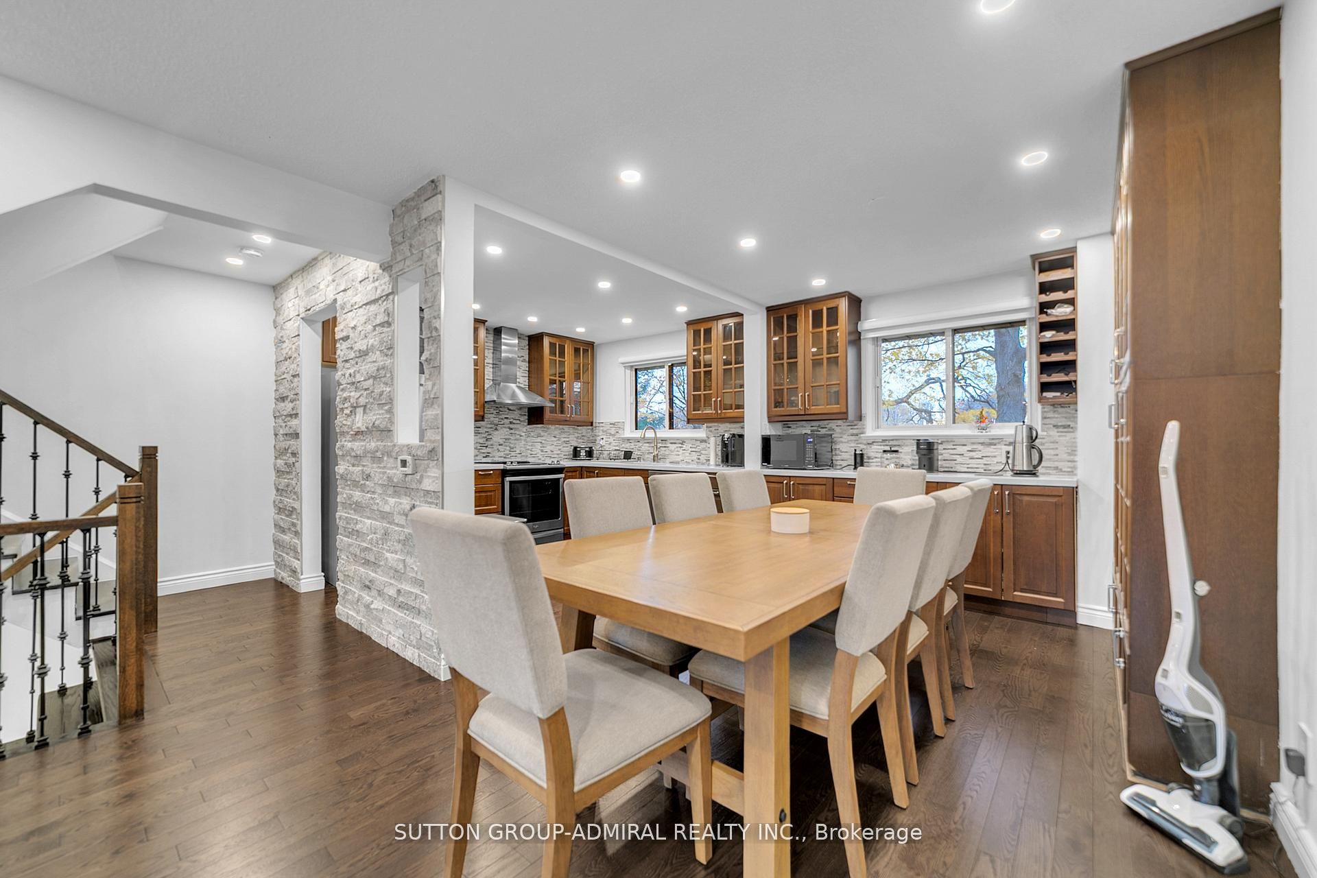 40 Stately Way Property Photo 6