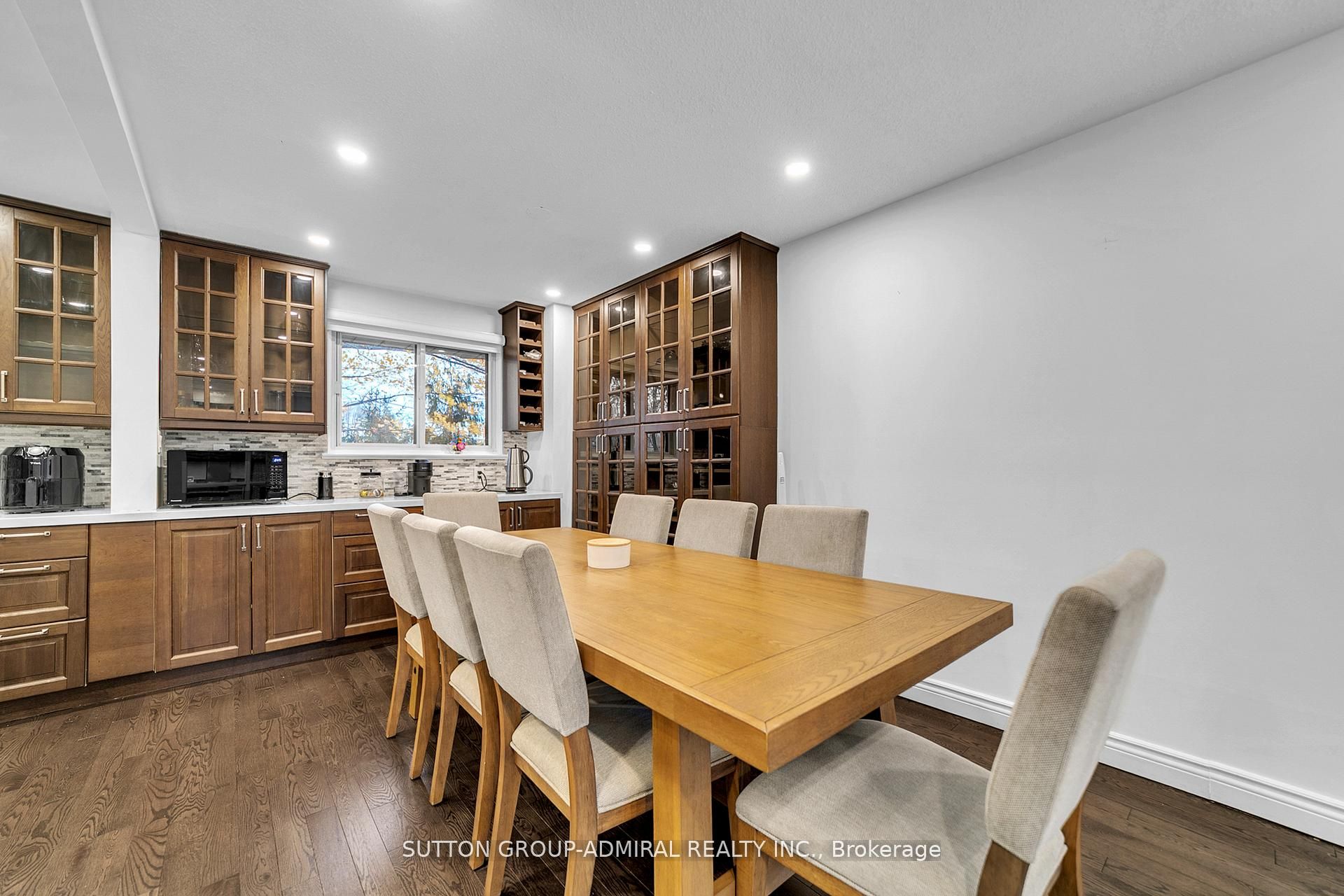 40 Stately Way Property Photo 7