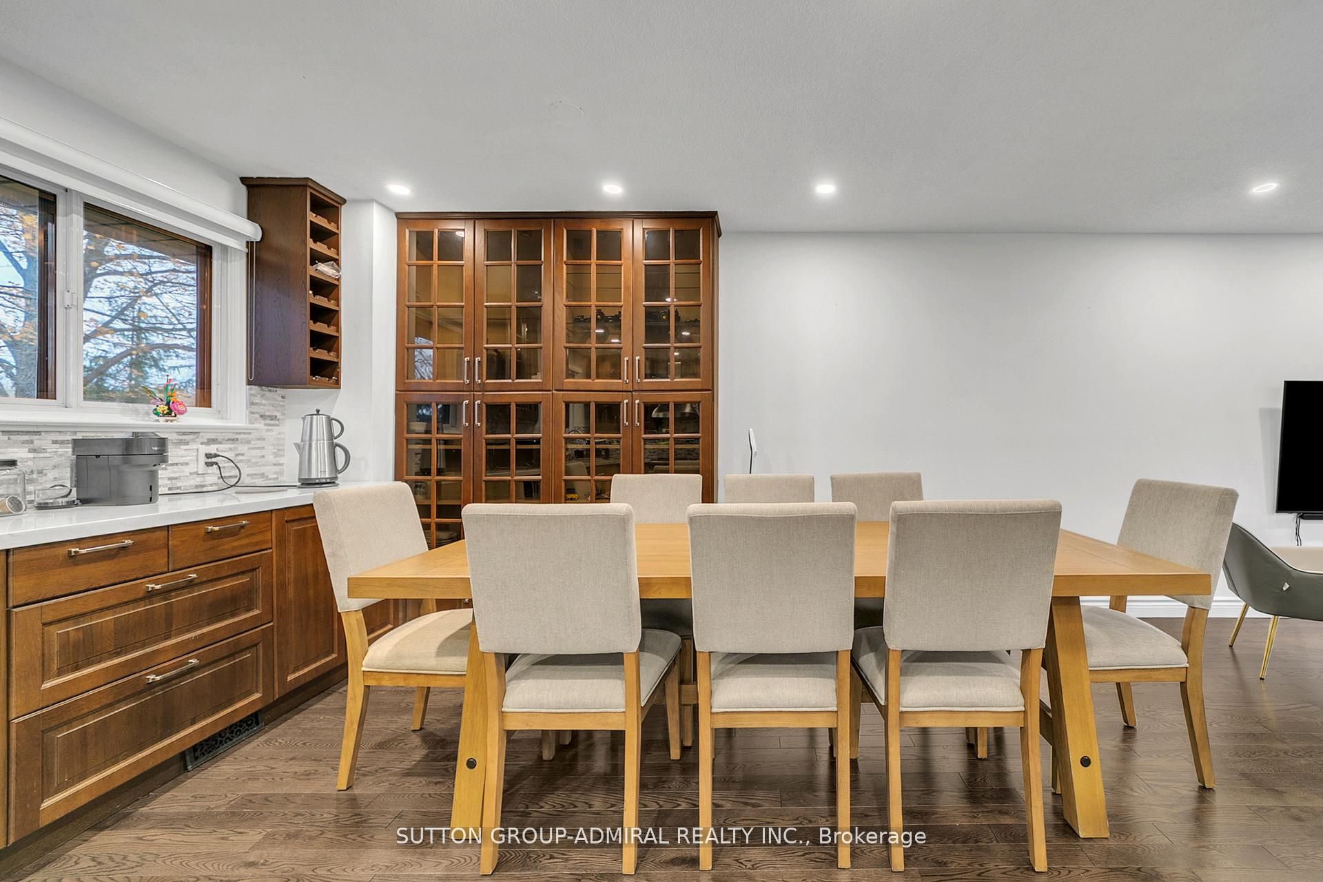 40 Stately Way Property Photo 8