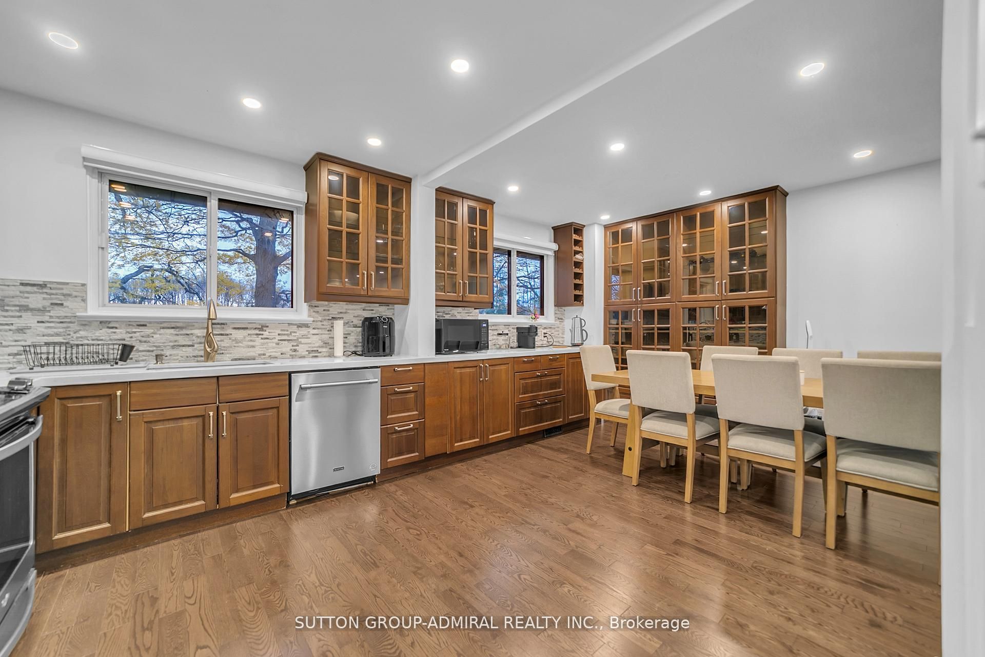 40 Stately Way Property Photo 9