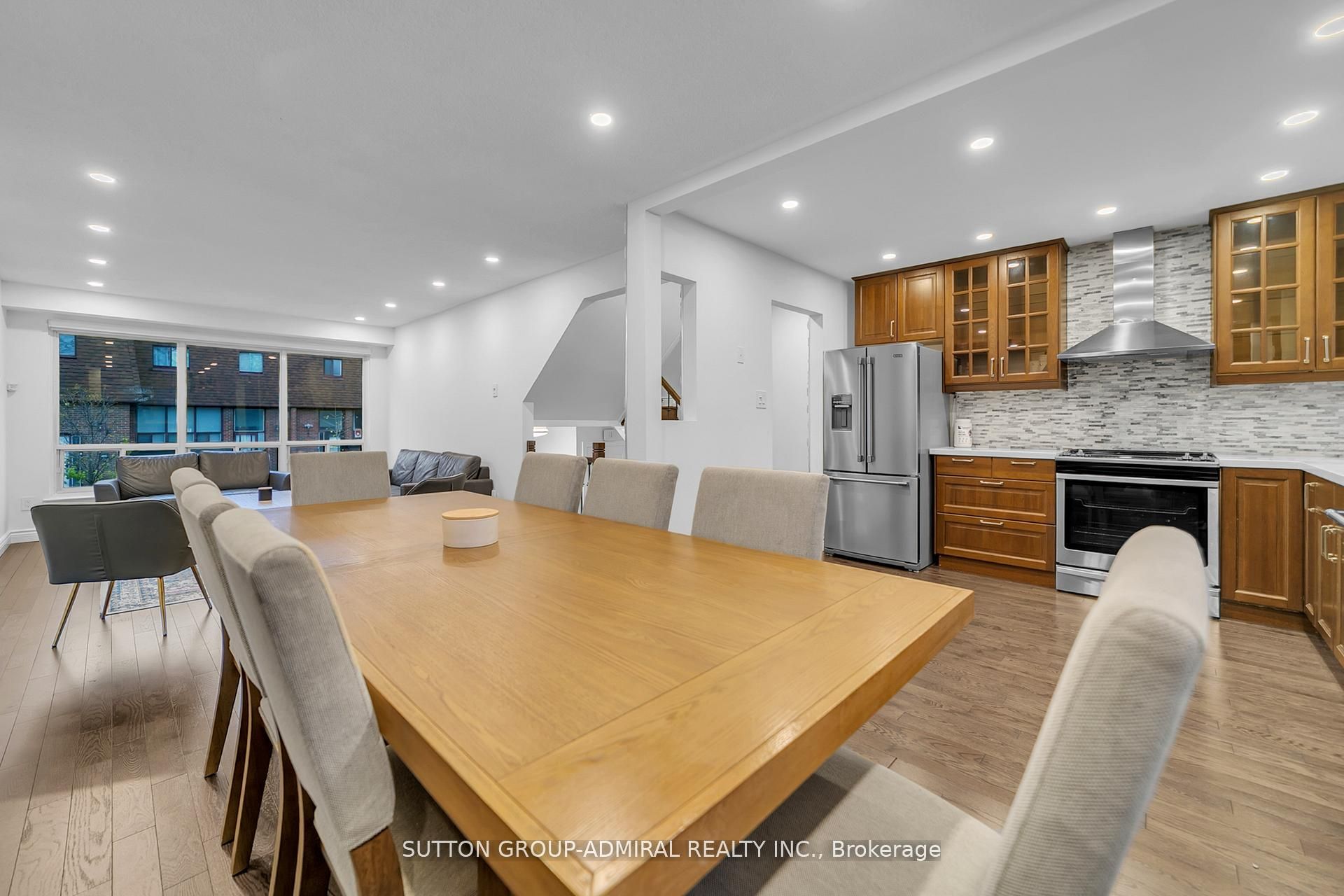 40 Stately Way Property Photo 11