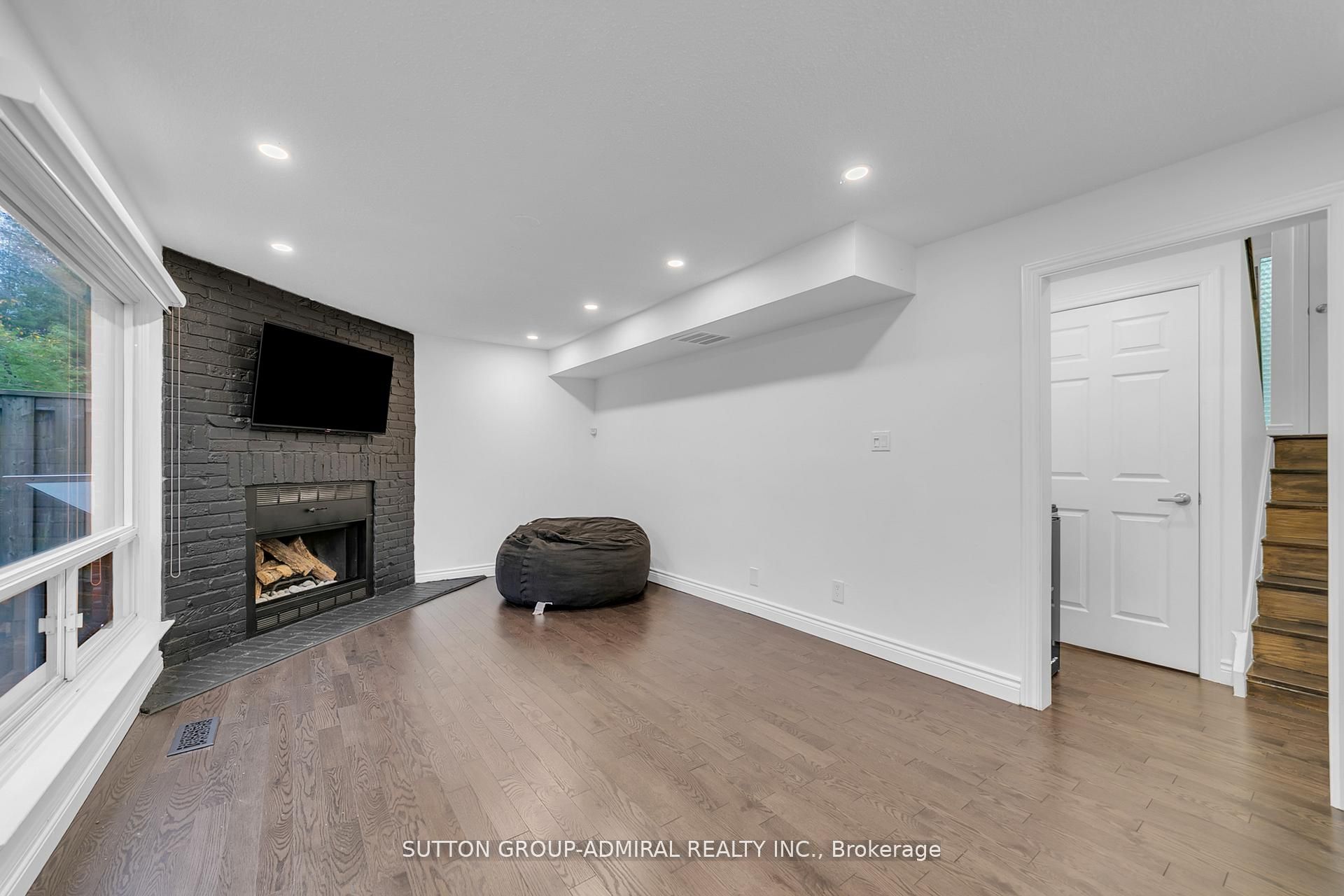 40 Stately Way Property Photo 21