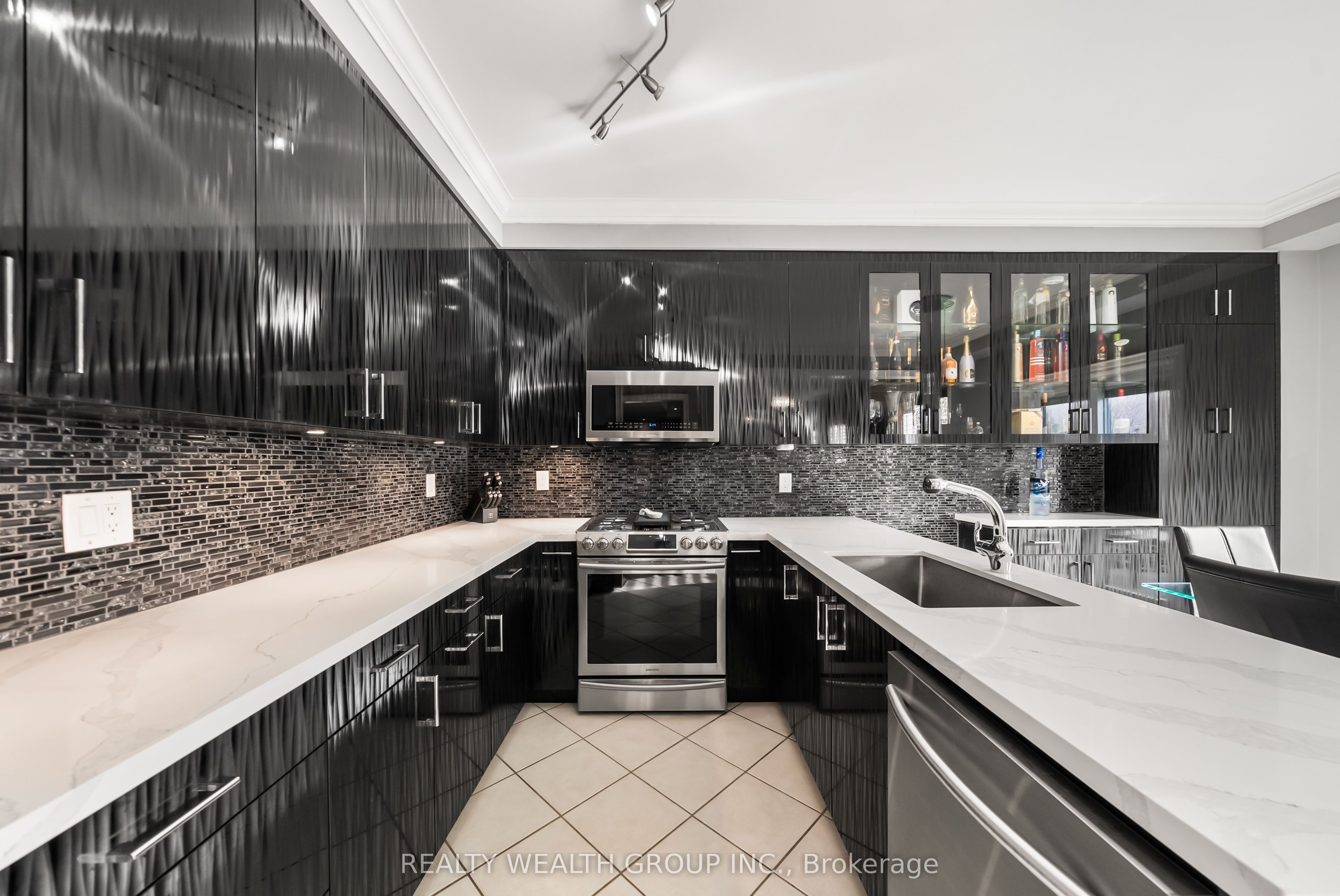 185 Regency View Heights Property Photo 12