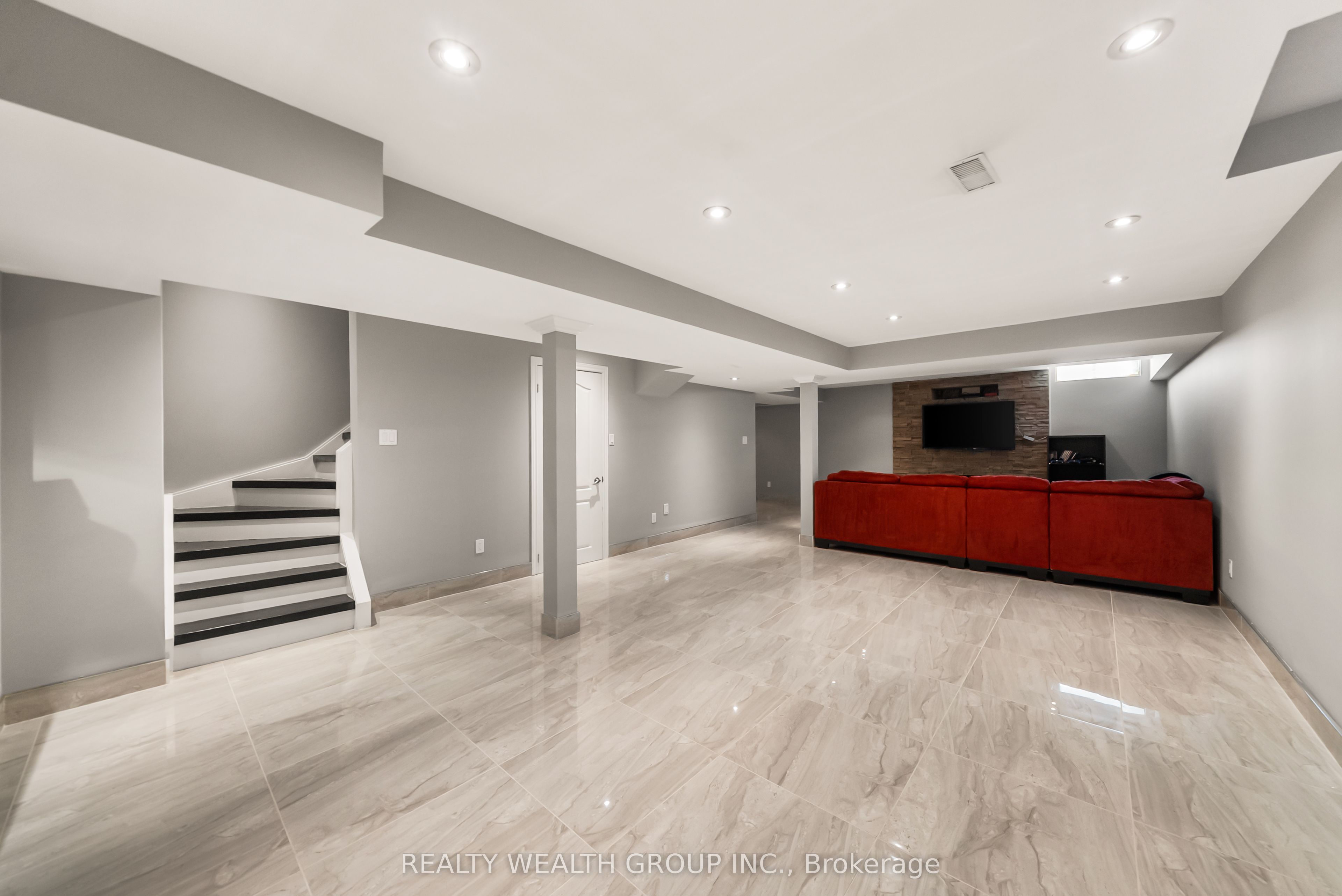 185 Regency View Heights Property Photo 41