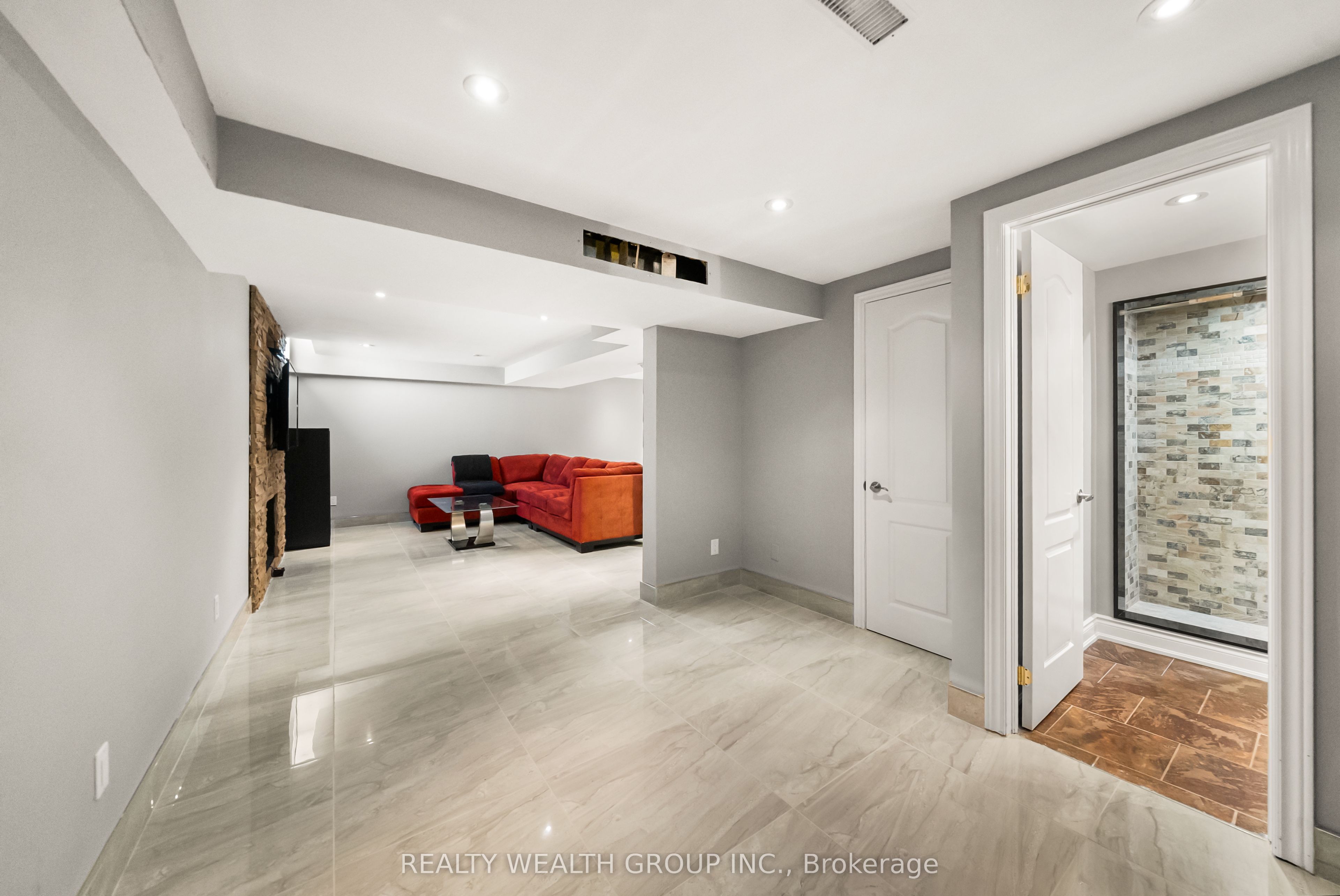 185 Regency View Heights Property Photo 47