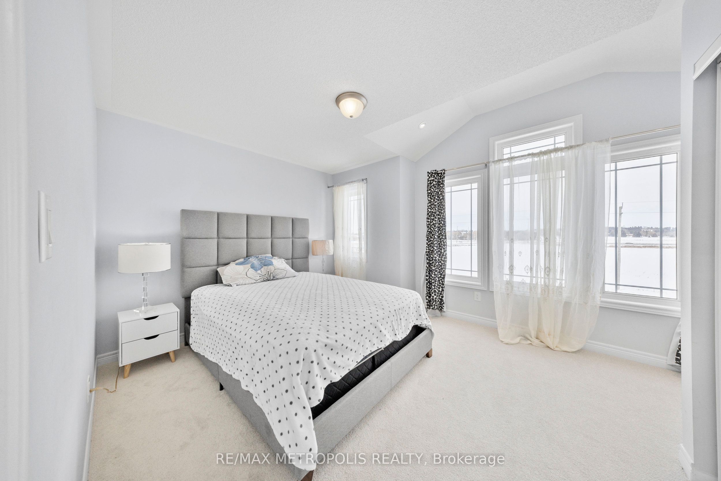 118 Lorne Thomas Place Property Photo 32