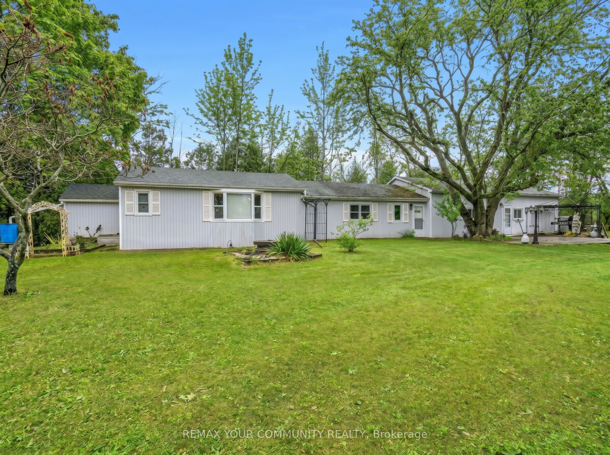 700 Catering Road S Property Photo 6