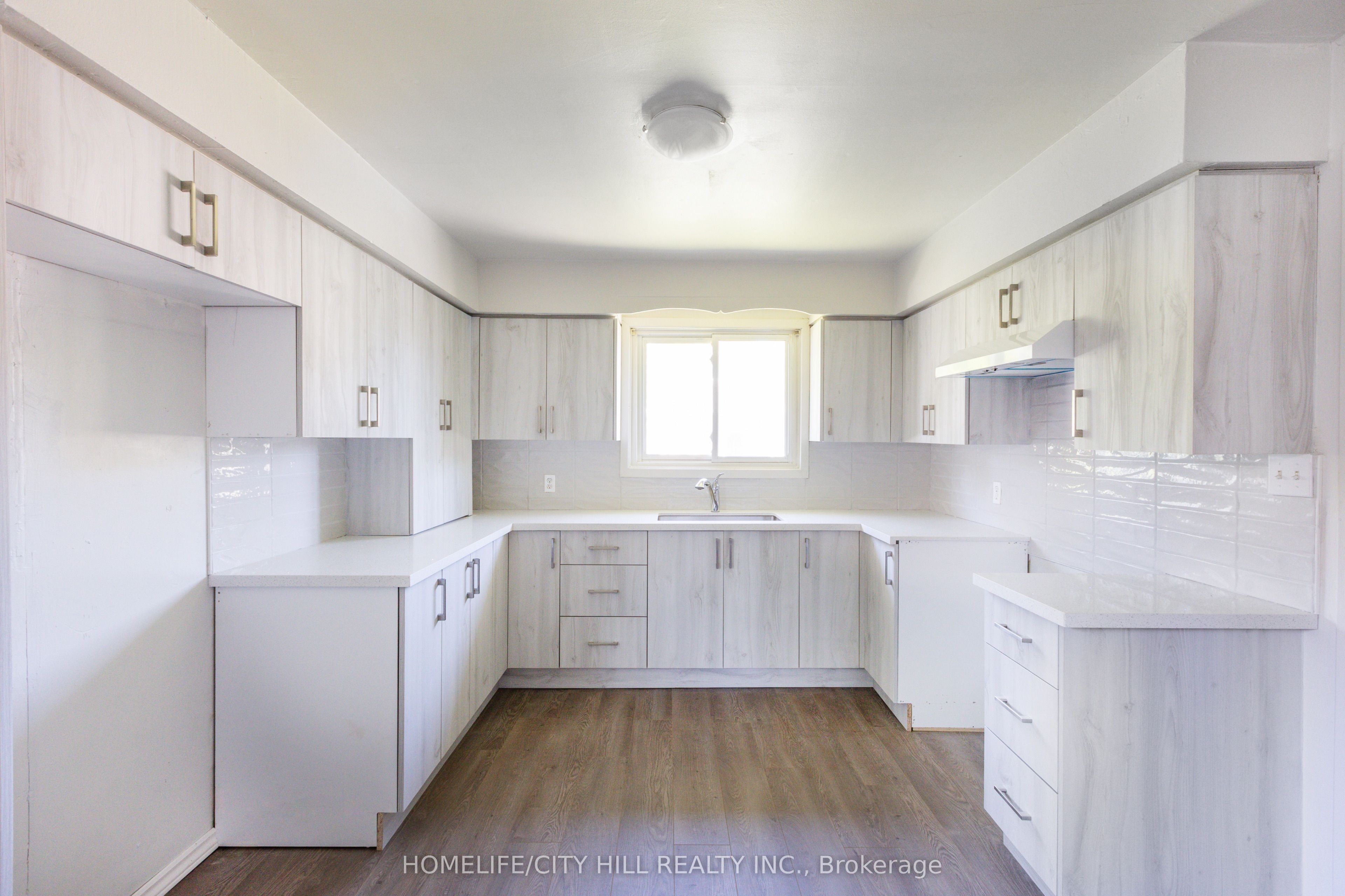 347 Hollywood Drive Property Photo 3