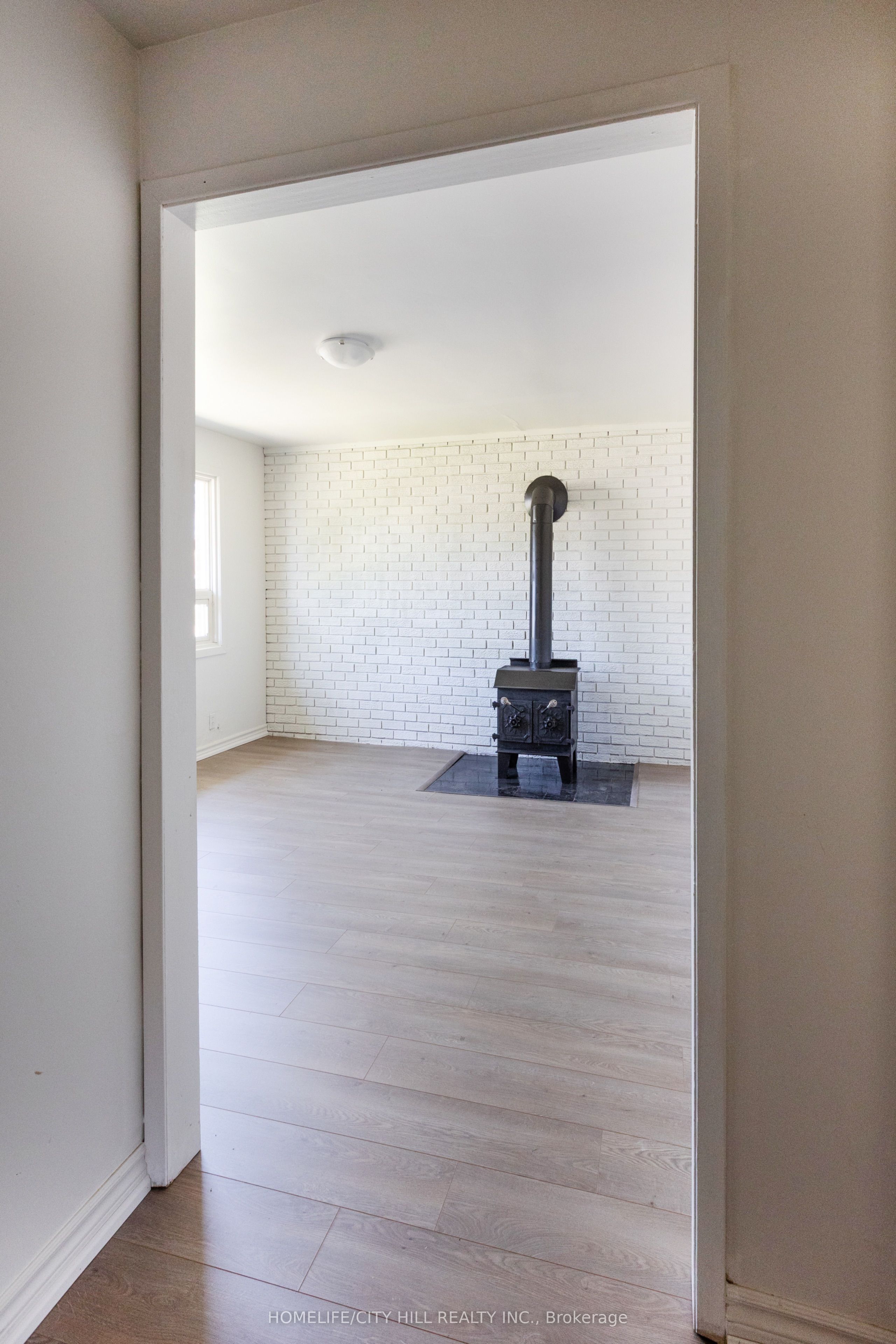 347 Hollywood Drive Property Photo 6