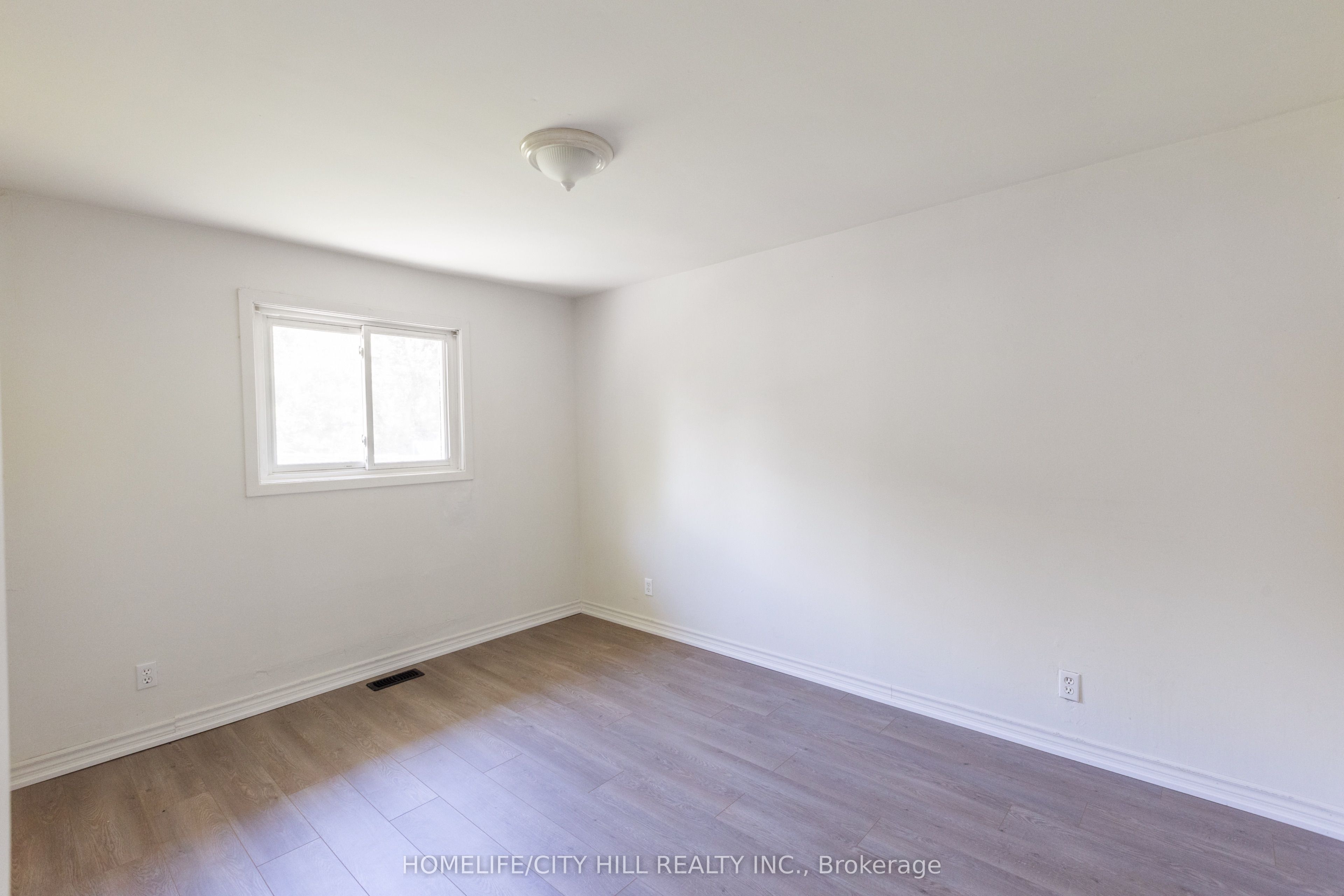 347 Hollywood Drive Property Photo 10