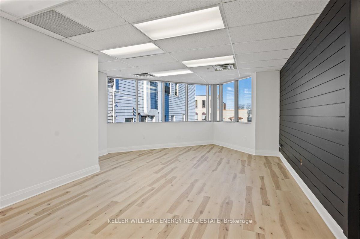 2 Brock Street W 5a Property Photo 9