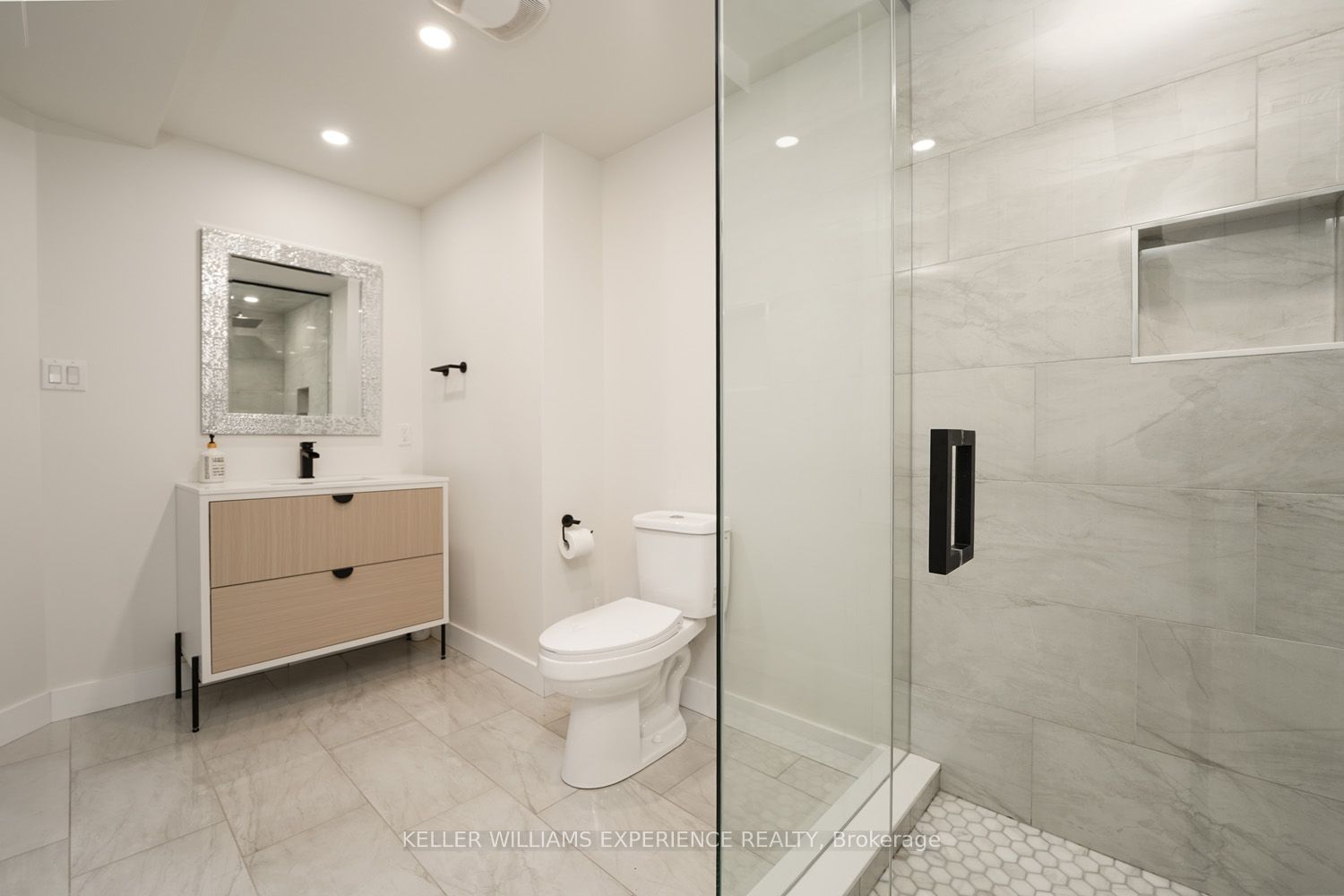 2199 Dawson Crescent Property Photo 42