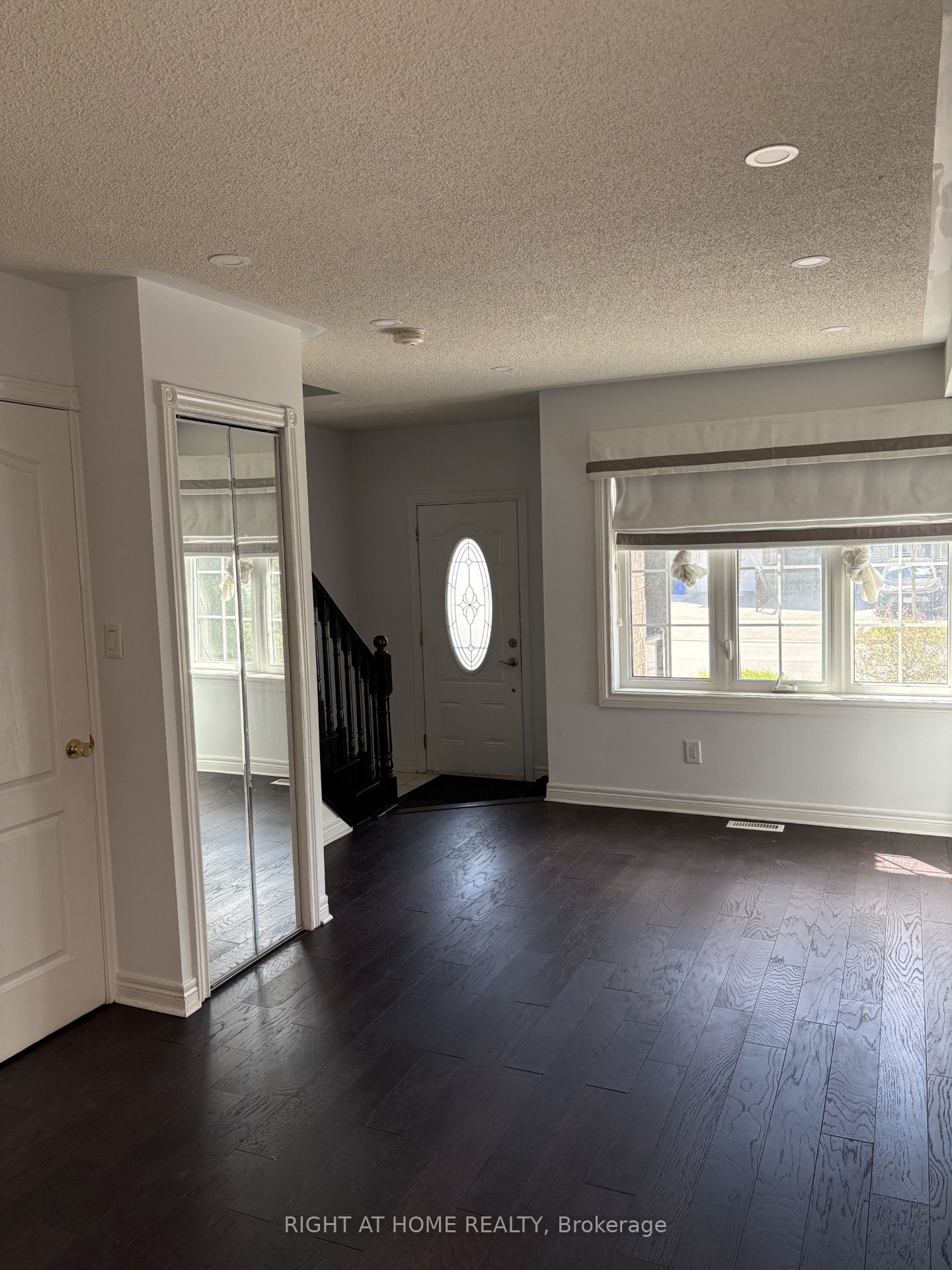 48 Grand Valley Boulevard Property Photo 2