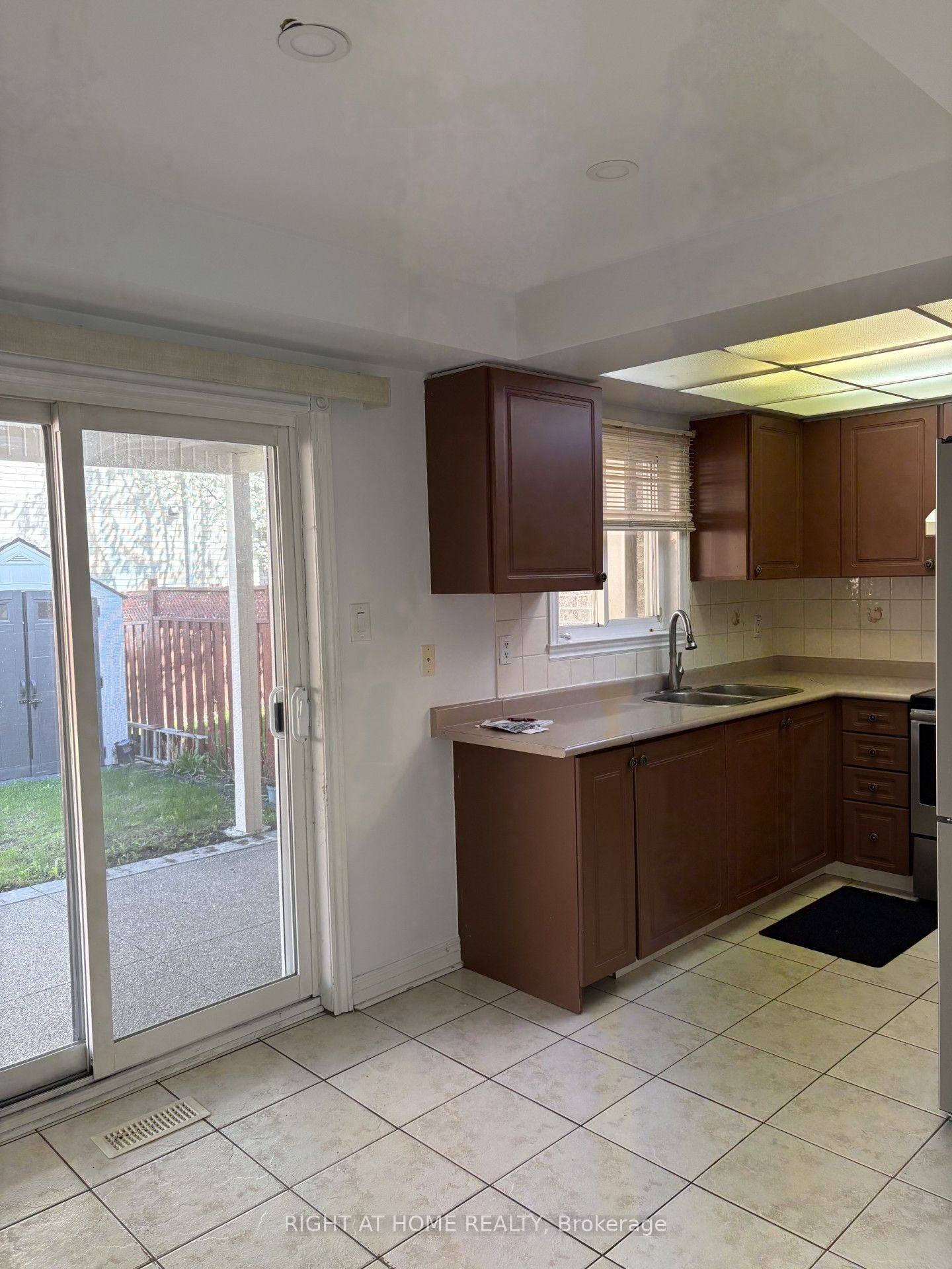 48 Grand Valley Boulevard Property Photo 3