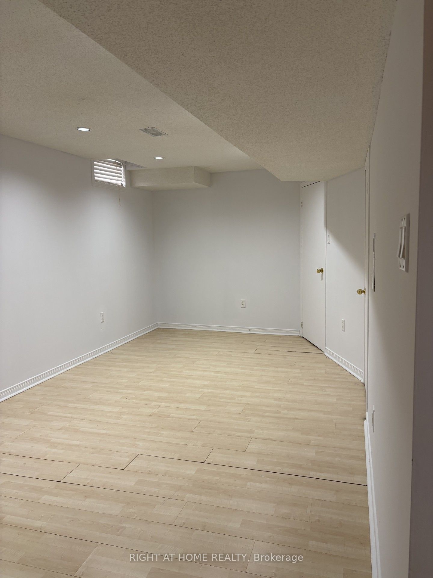 48 Grand Valley Boulevard Property Photo 5