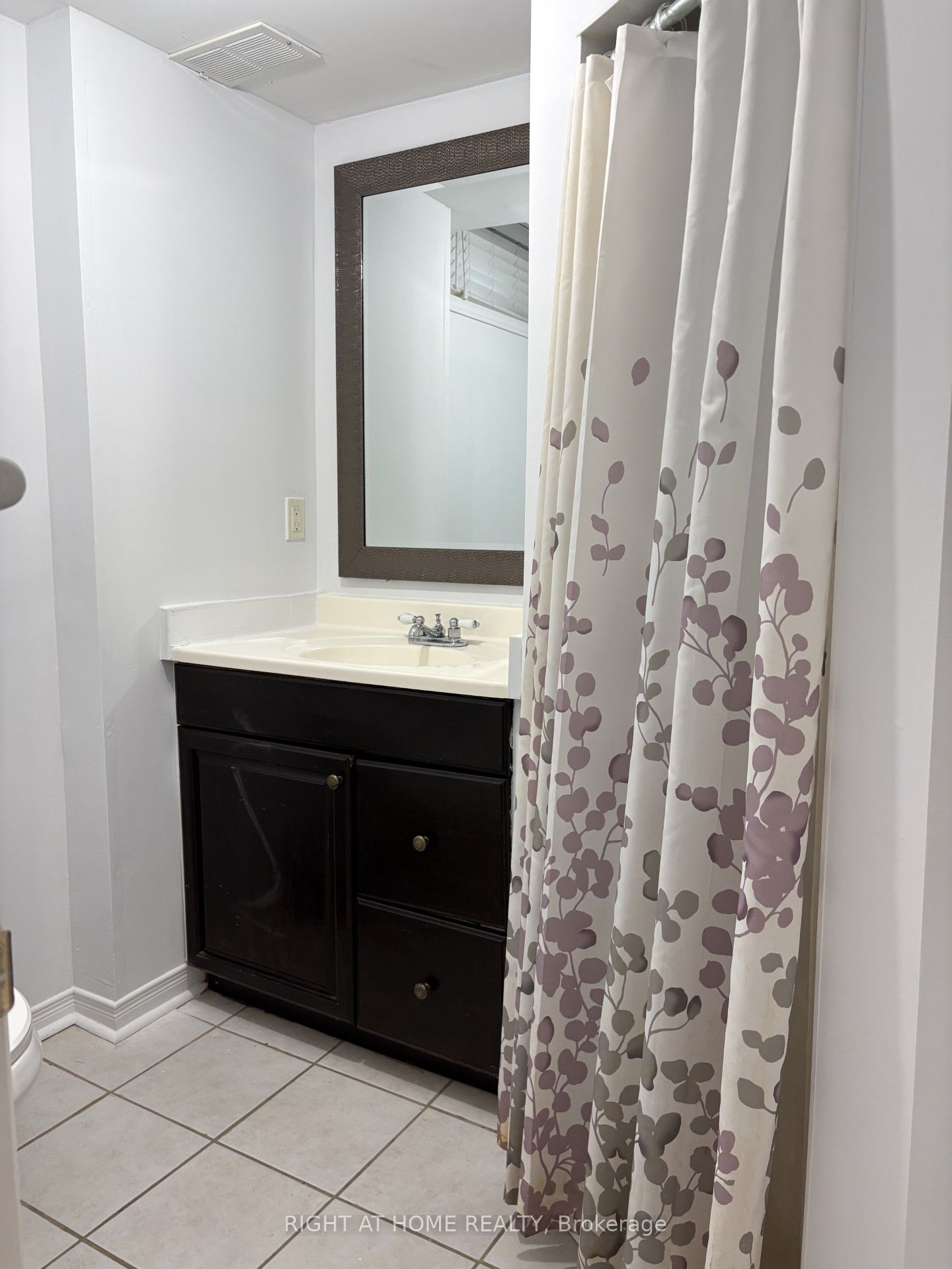 48 Grand Valley Boulevard Property Photo 7