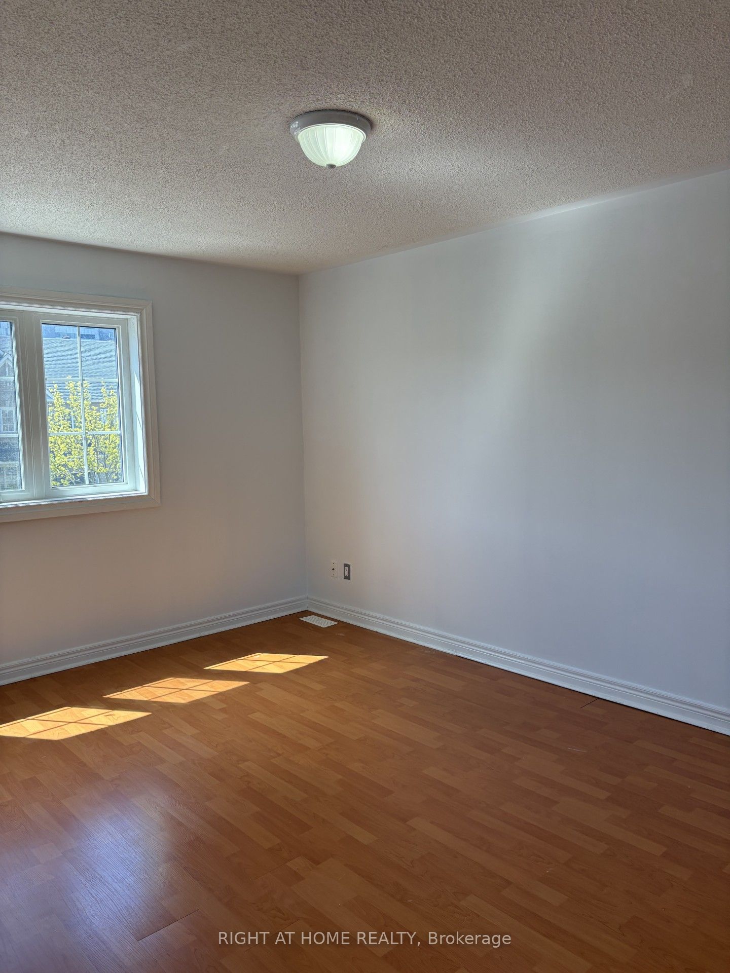 48 Grand Valley Boulevard Property Photo 9