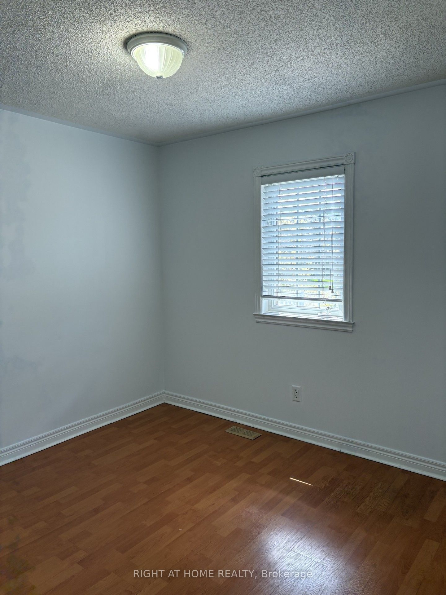 48 Grand Valley Boulevard Property Photo 10