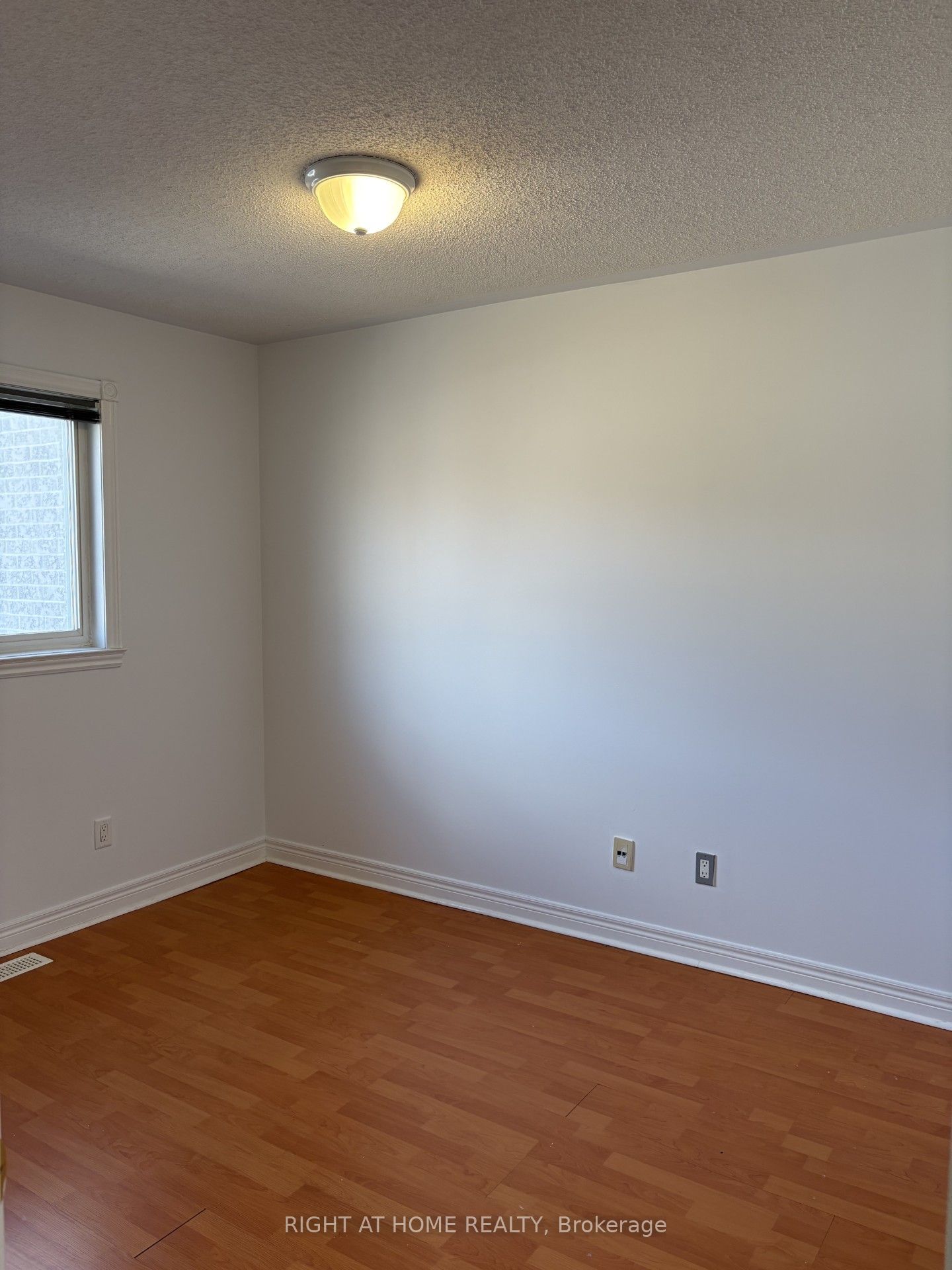 48 Grand Valley Boulevard Property Photo 11