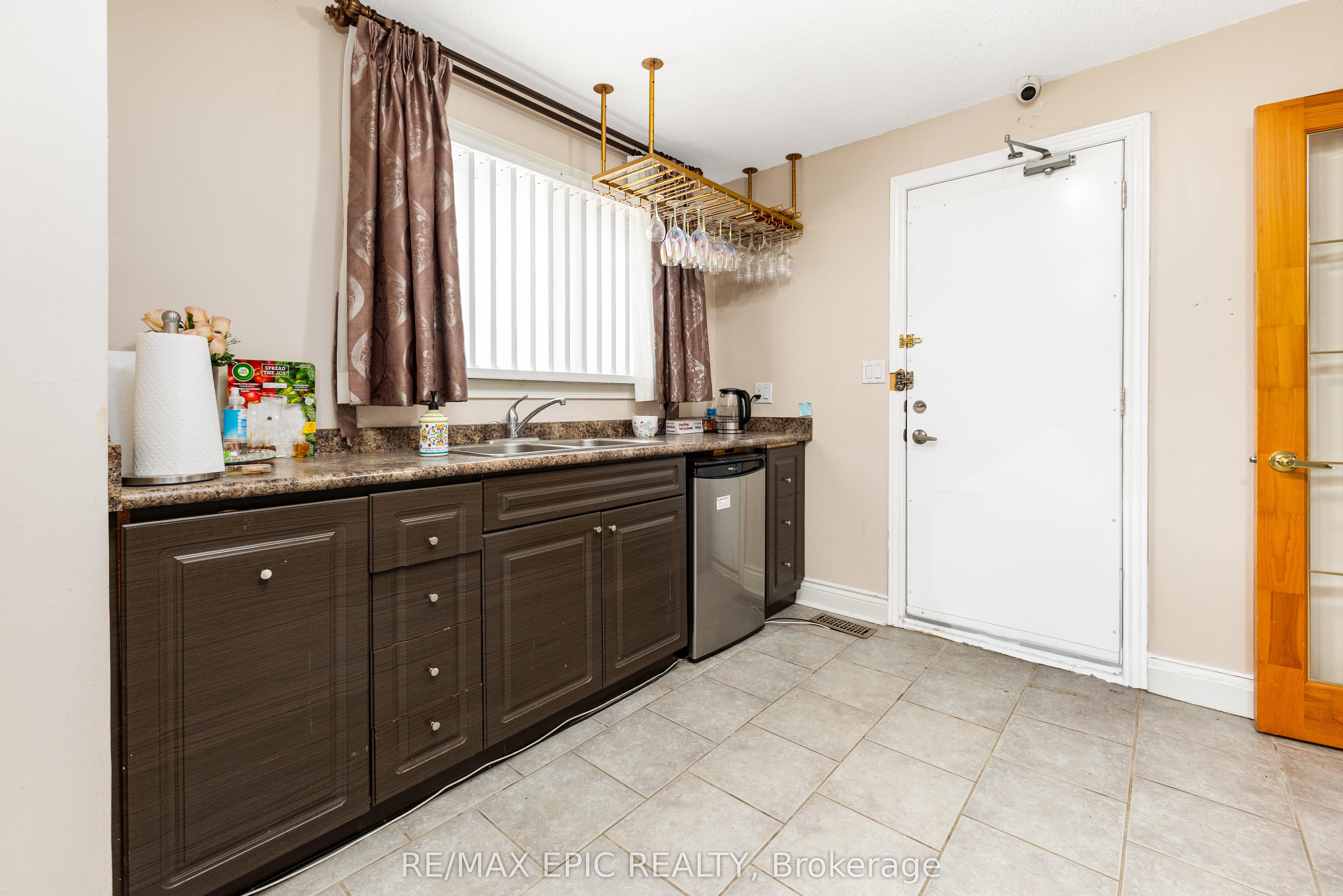 4812 Highway 7 E Property Photo 6