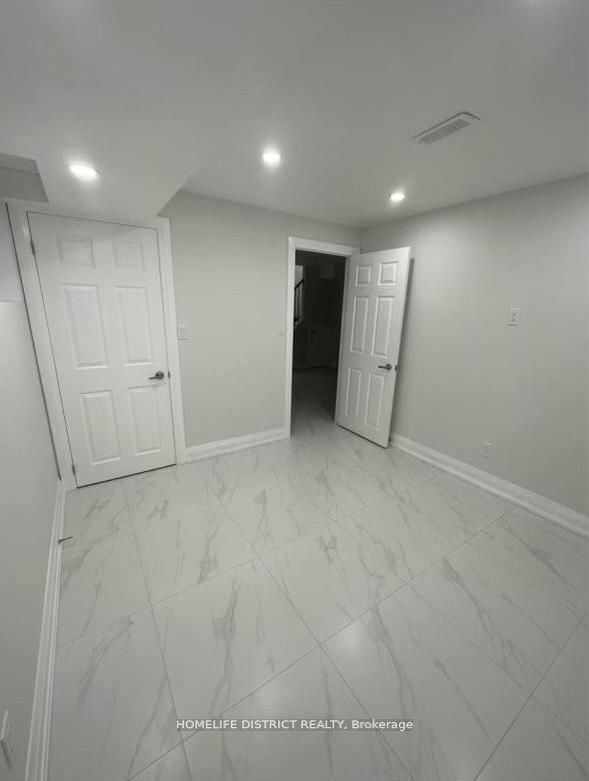 51 Sharpe Crescent Property Photo 5