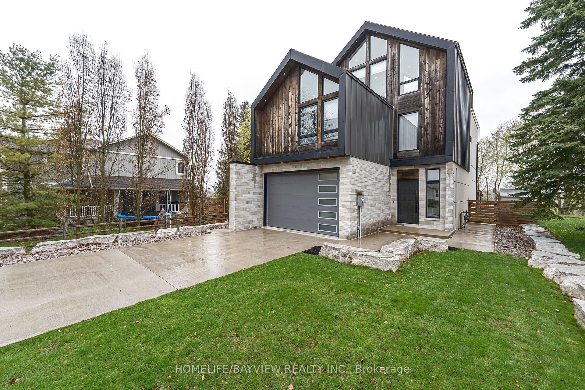 16 Windsor Drive Property Photo 1