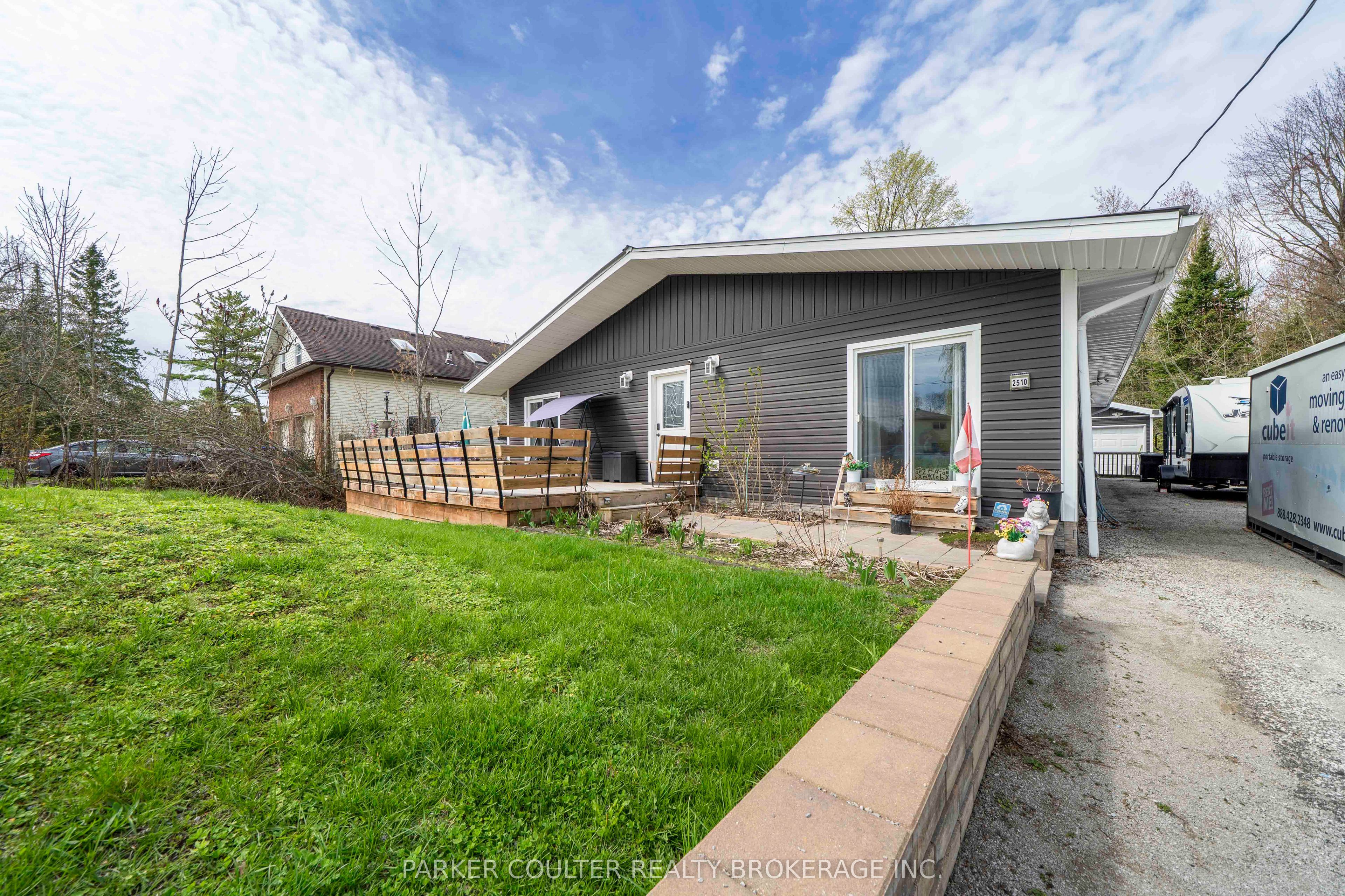 2510 25 Side Road Property Photo 1