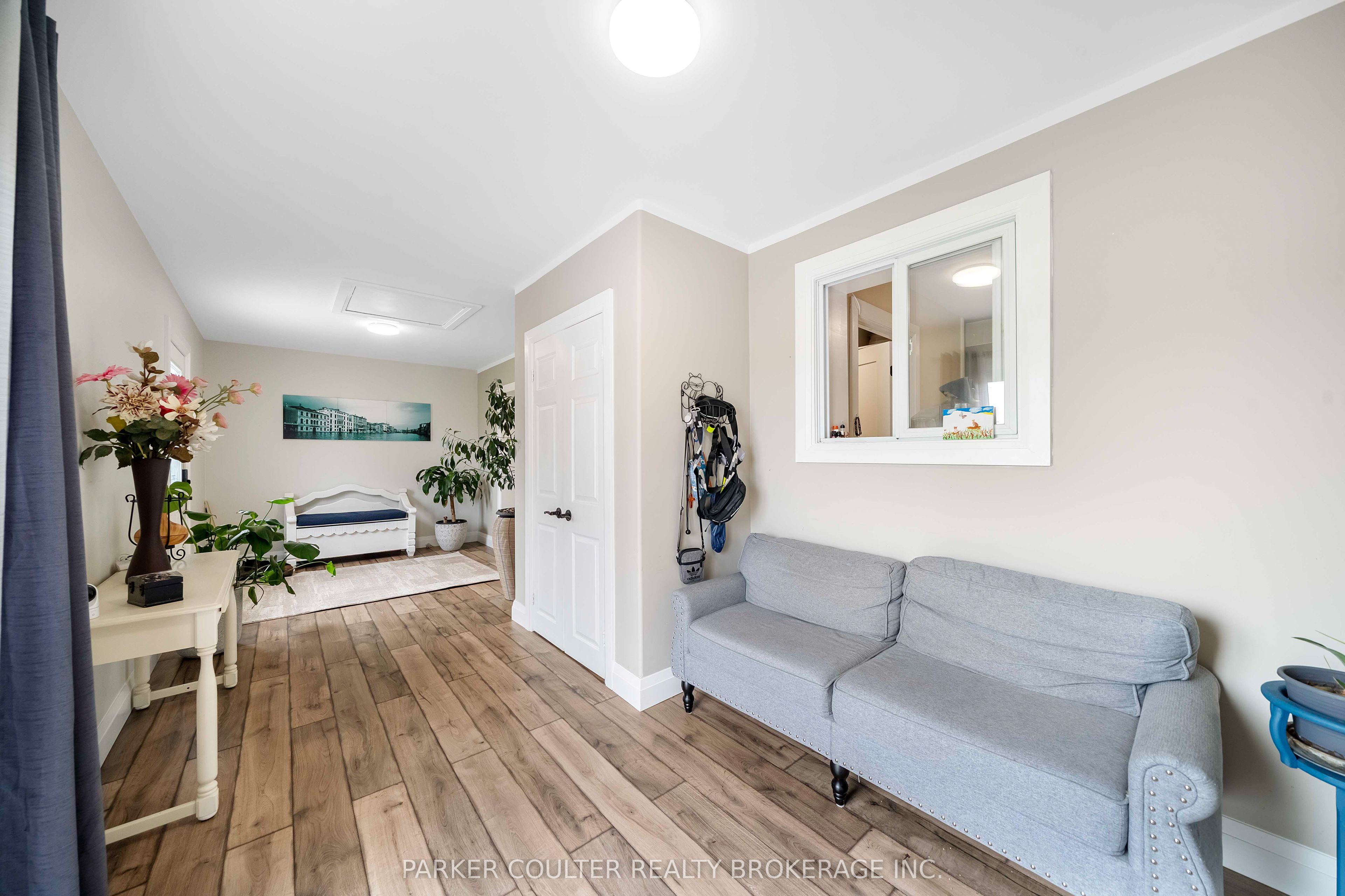 2510 25 Side Road Property Photo 4
