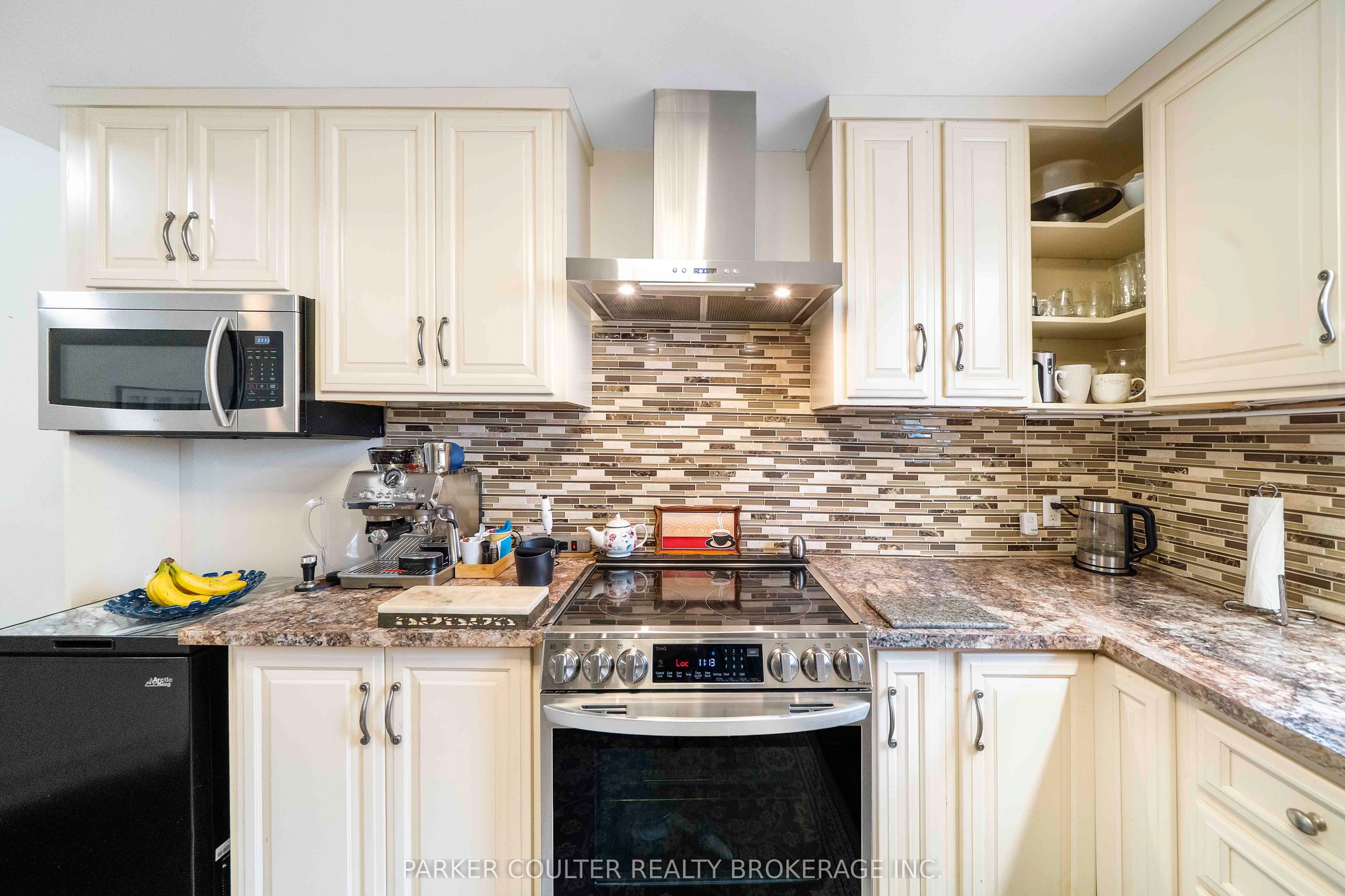 2510 25 Side Road Property Photo 13