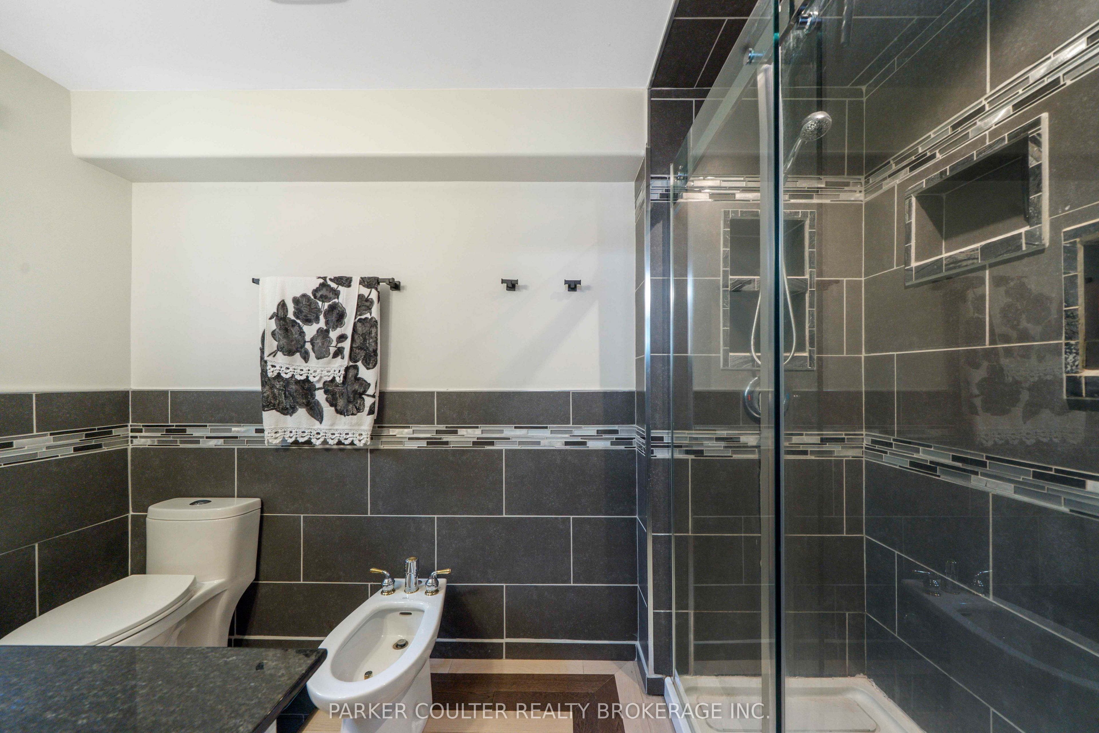 2510 25 Side Road Property Photo 37