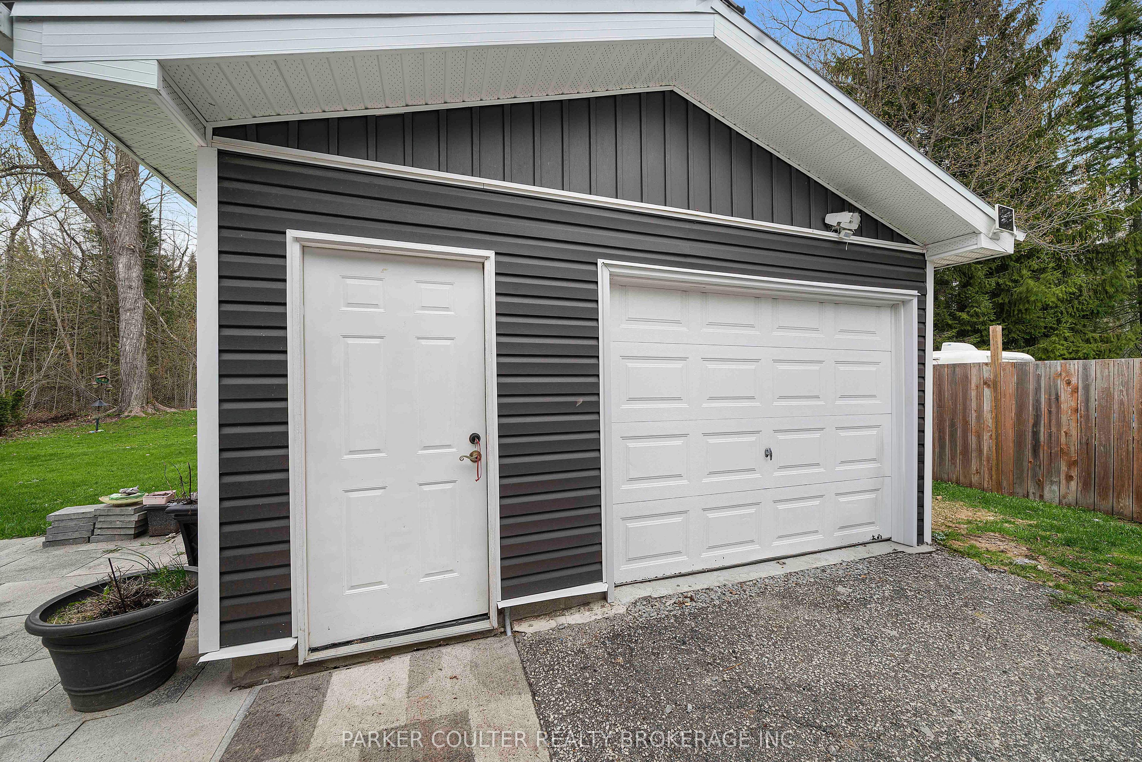 2510 25 Side Road Property Photo 43