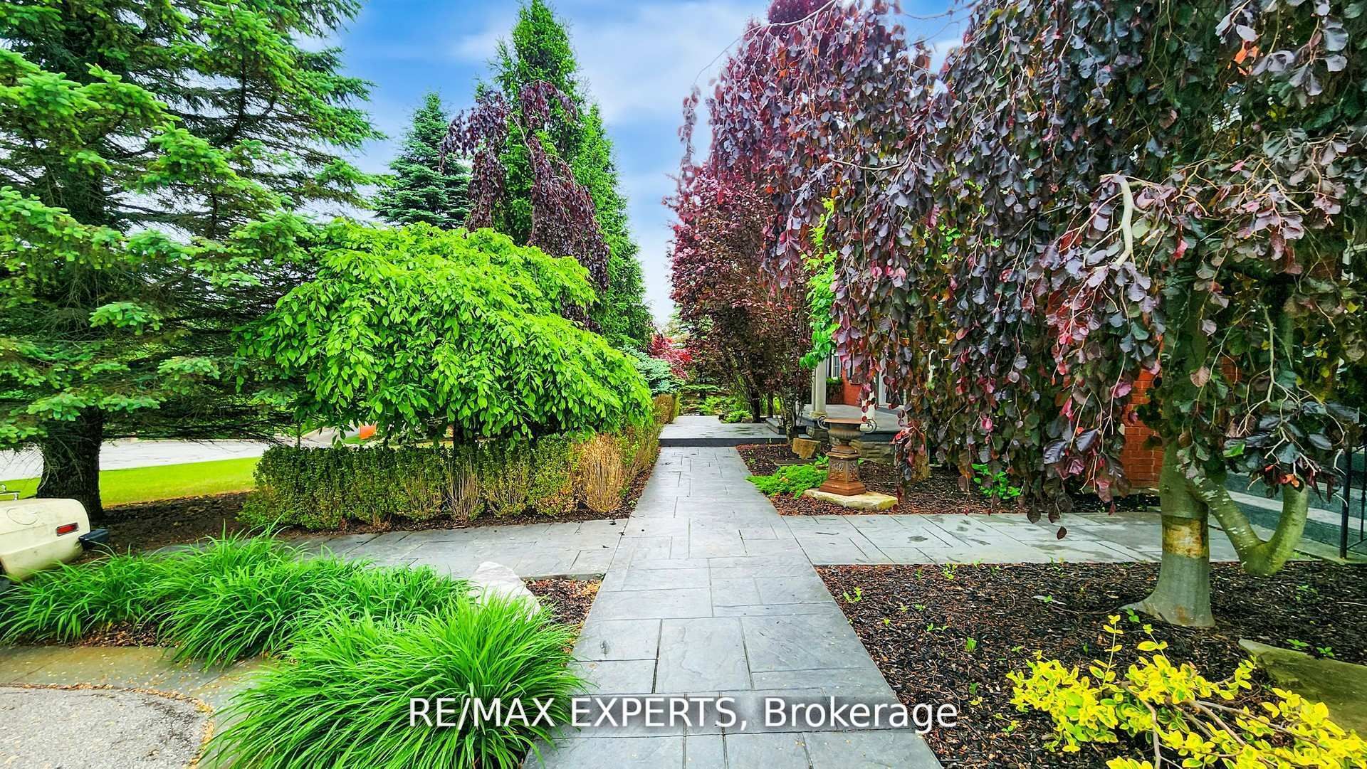 27 Theresa Circle Property Photo 6