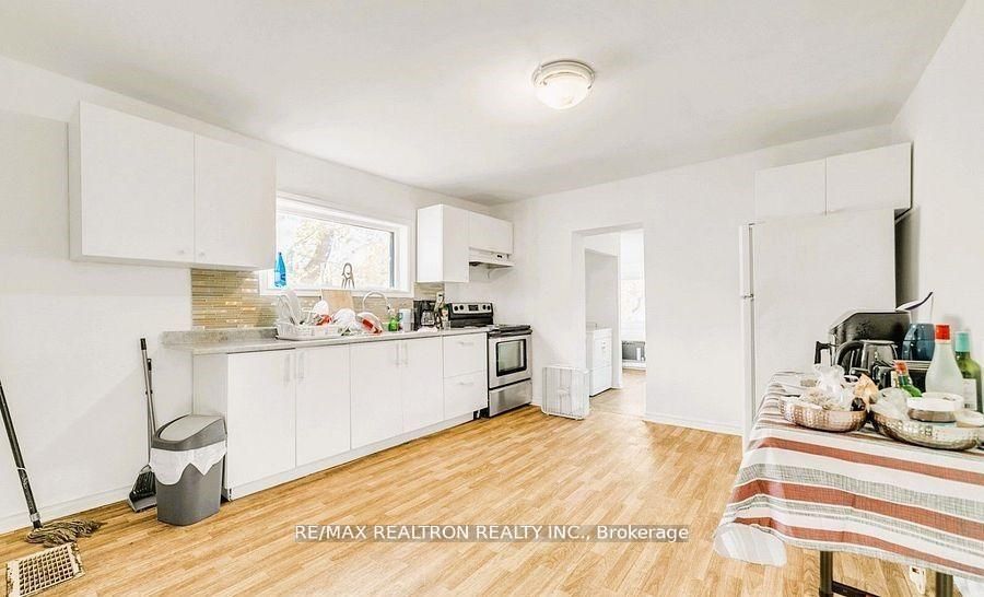 16958 Bayview Avenue Property Photo 3