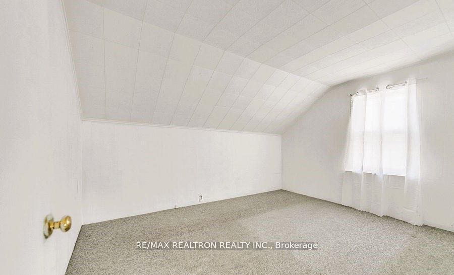 16958 Bayview Avenue Property Photo 5
