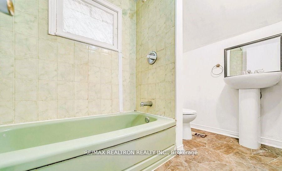 16958 Bayview Avenue Property Photo 7