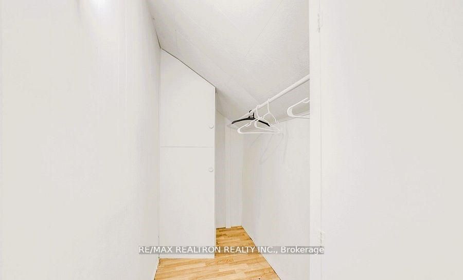 16958 Bayview Avenue Property Photo 8