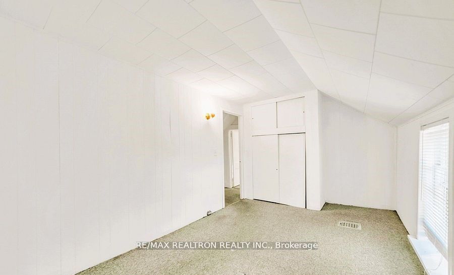 16958 Bayview Avenue Property Photo 9