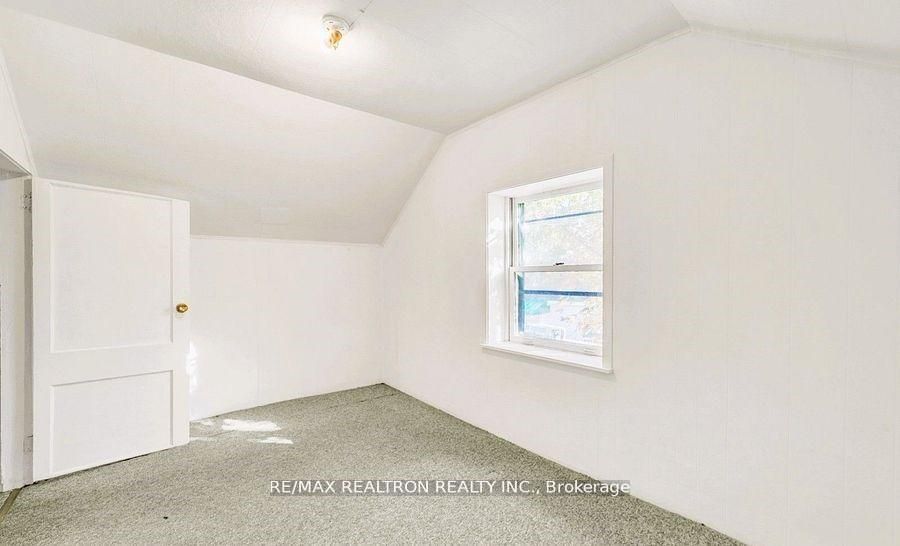 16958 Bayview Avenue Property Photo 11