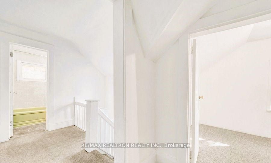 16958 Bayview Avenue Property Photo 12