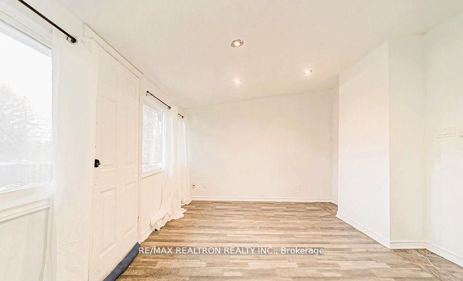 16958 Bayview Avenue Property Photo 14