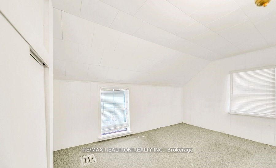 16958 Bayview Avenue Property Photo 18