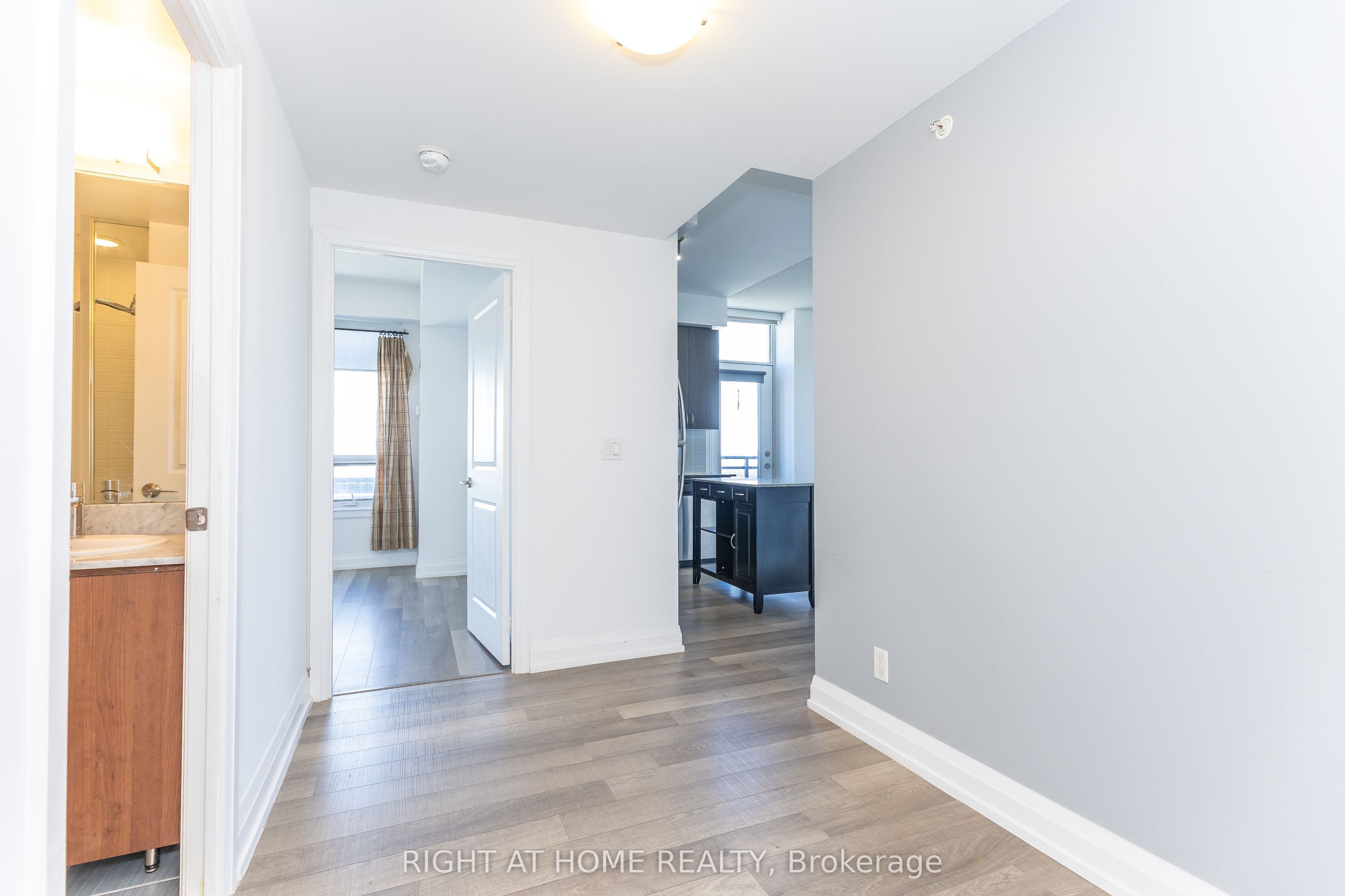 370 Highway 7 E 1021 Property Photo 8