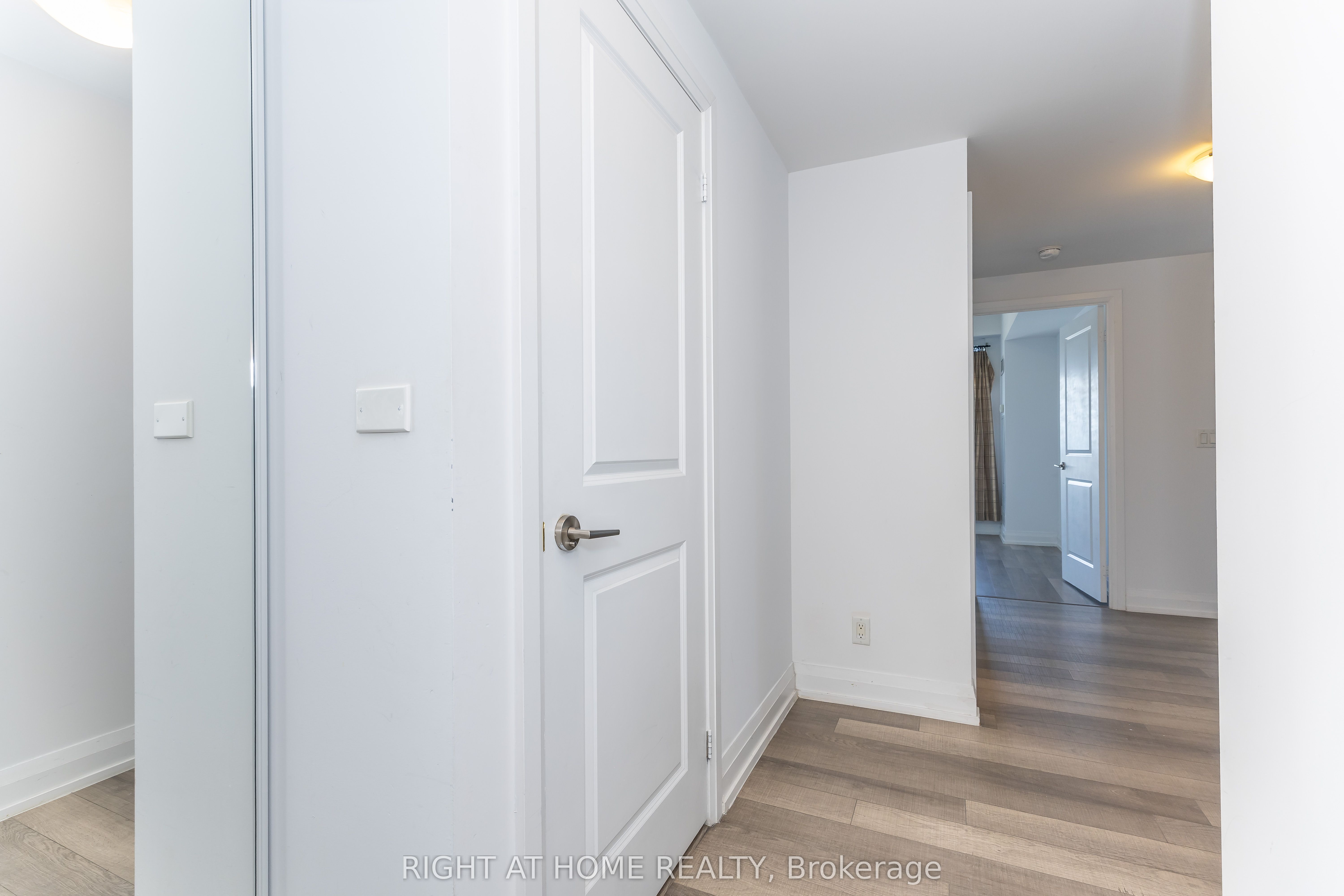 370 Highway 7 E 1021 Property Photo 11