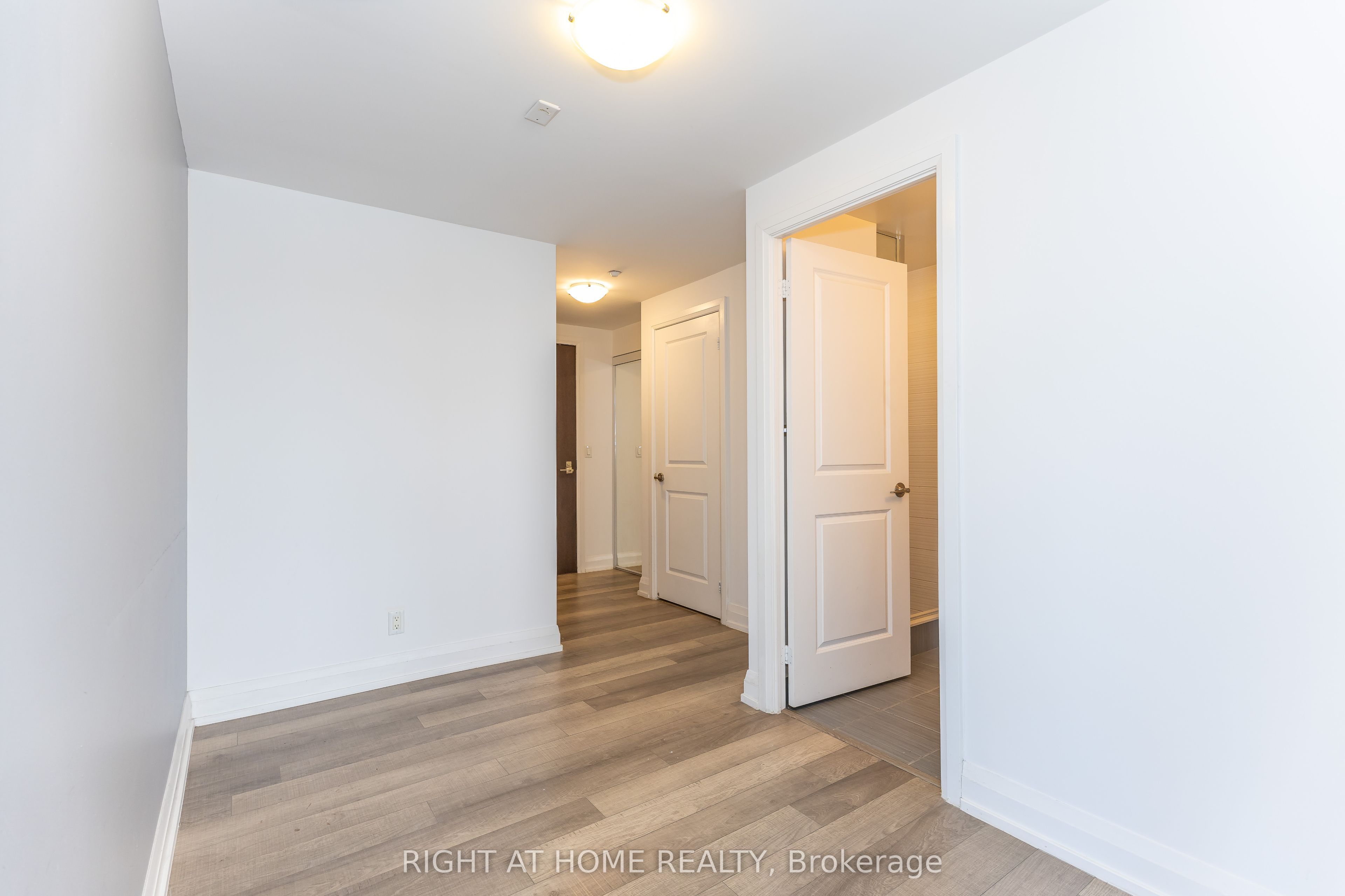 370 Highway 7 E 1021 Property Photo 12