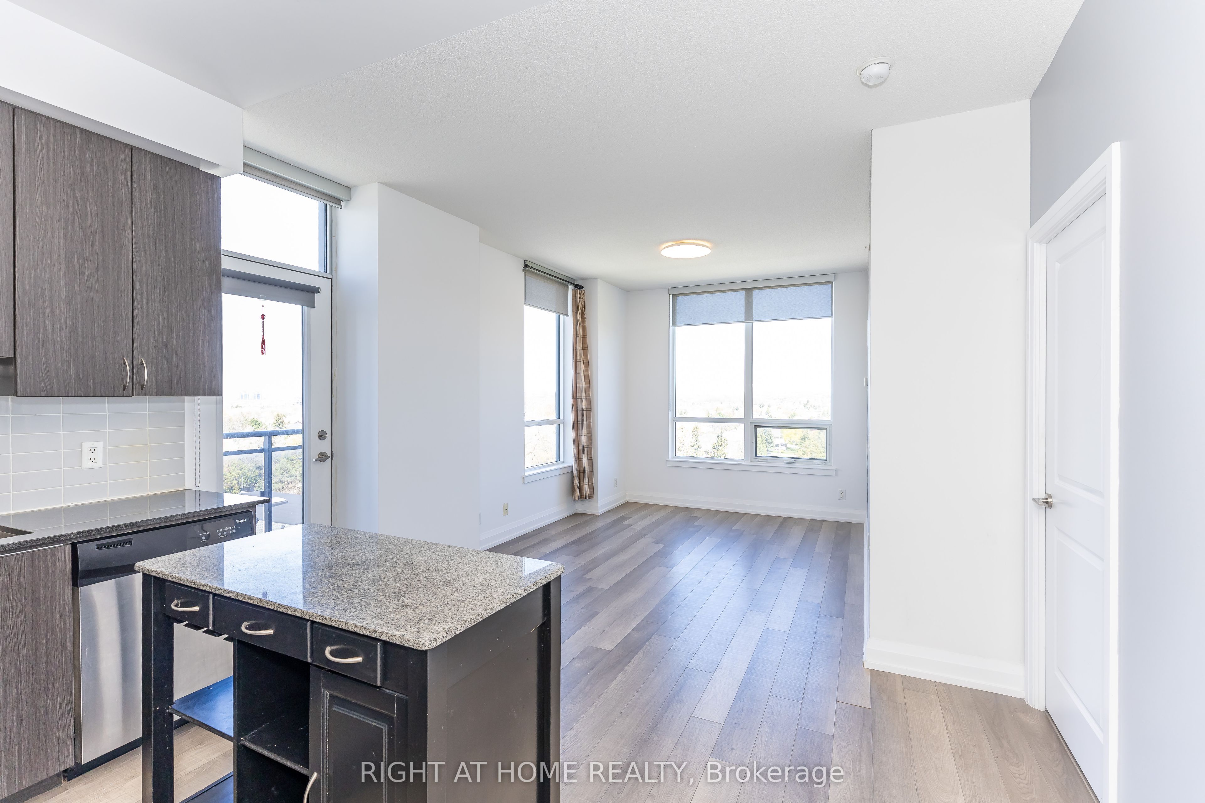 370 Highway 7 E 1021 Property Photo 13