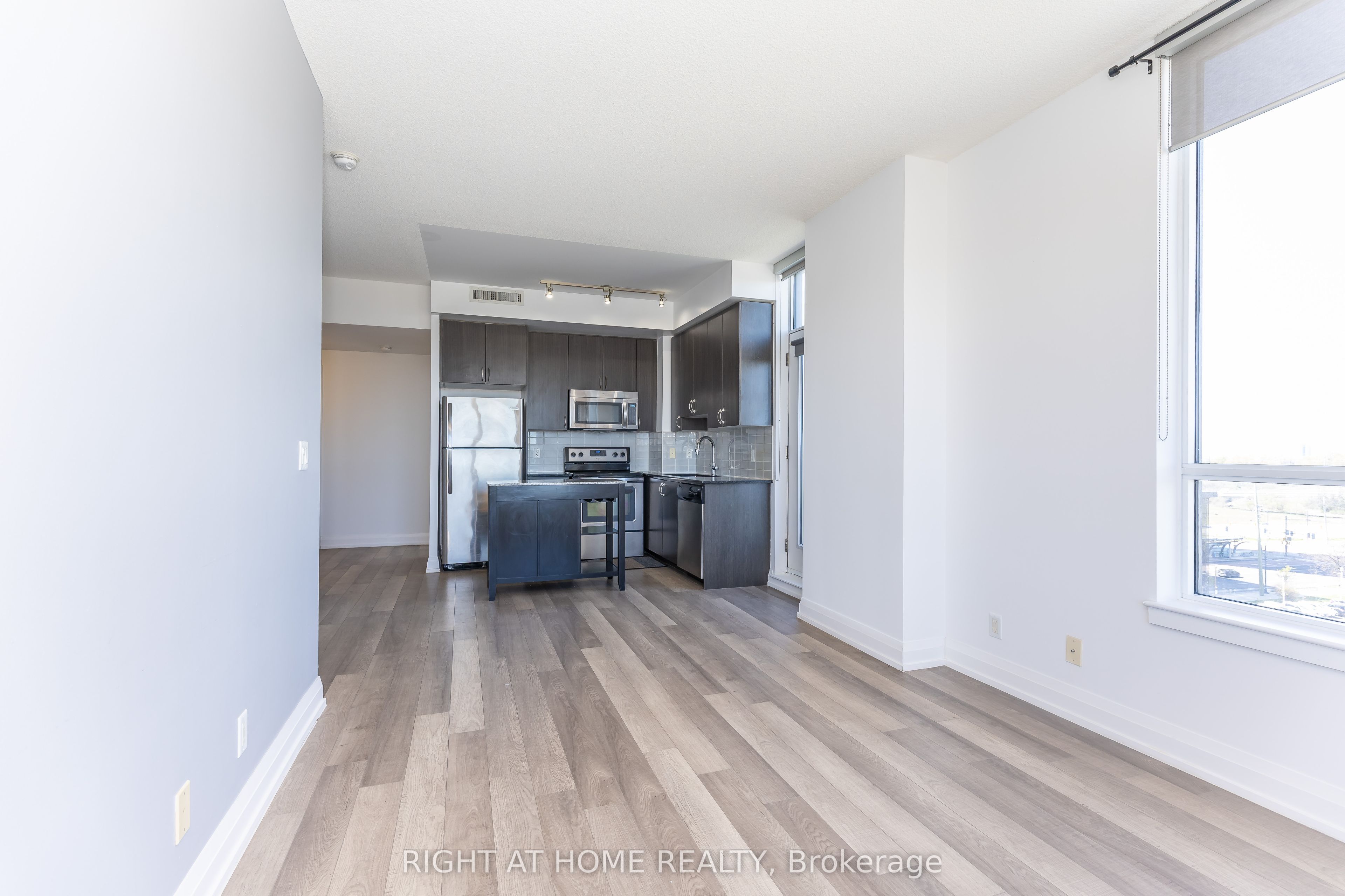 370 Highway 7 E 1021 Property Photo 14